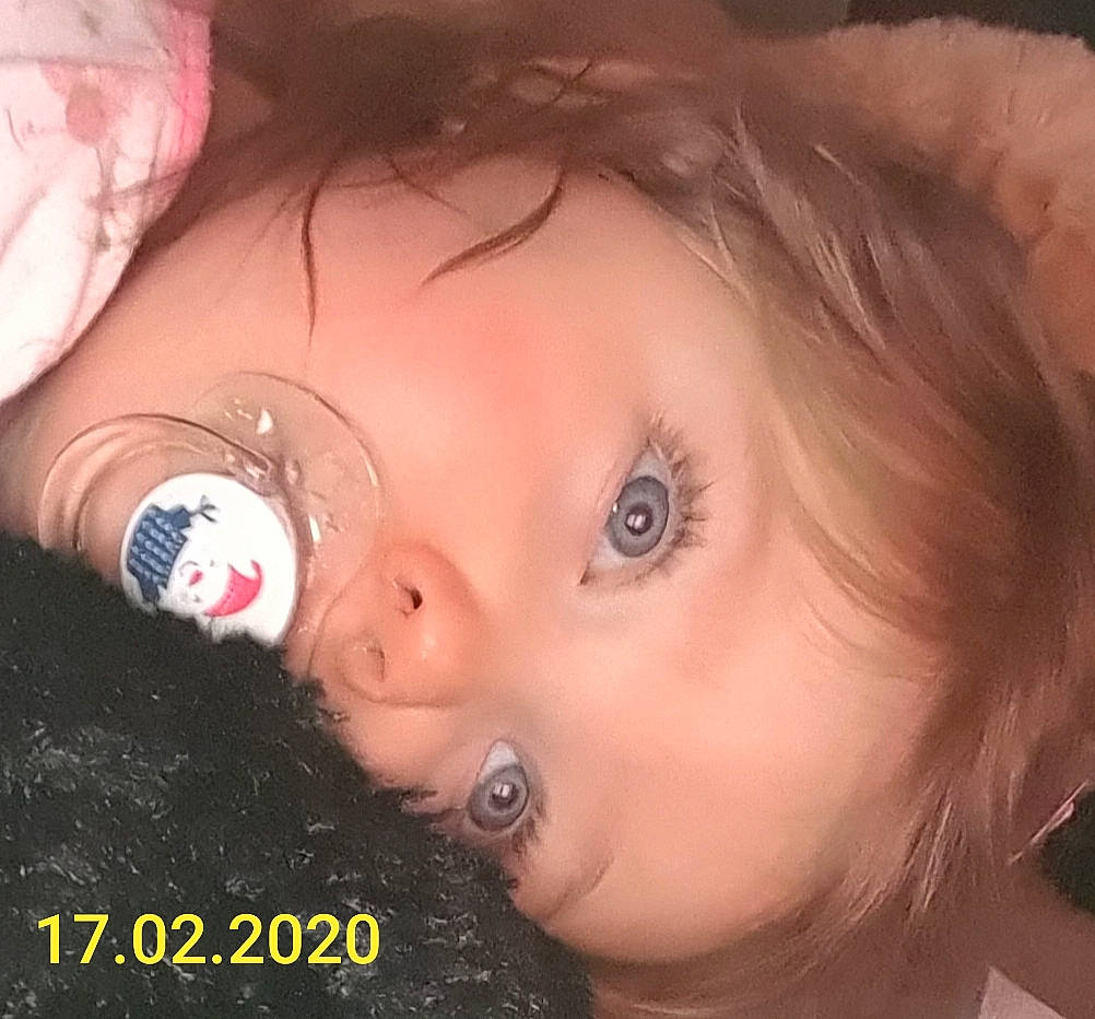 Victoria  a rejoint le concours — aidez-le/la à gagner de superbes lots ! beauty, cheek, child, close_up, ear, eye, eyebrow, eyelash, face, forehead, head, iris, lip, mouth, nose, person, photography, selfie, skin