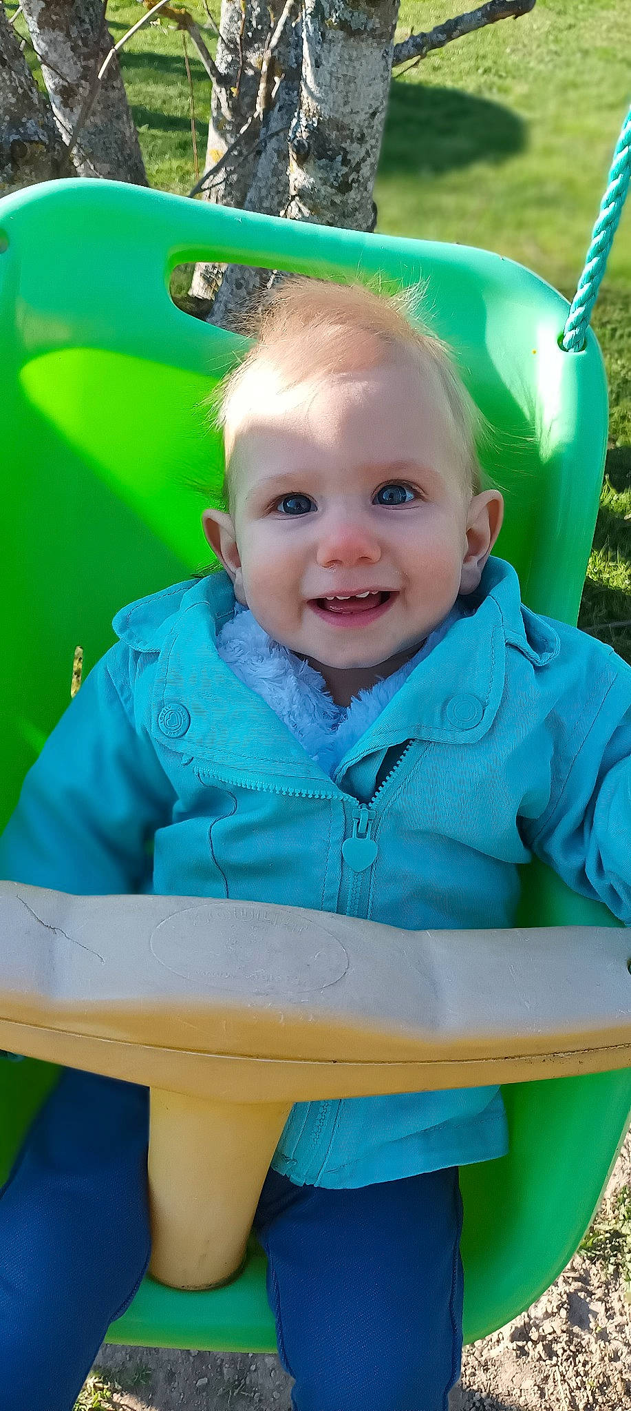 Giullya participe au concours pour gagner de l'argent avec cette photo : aqua, baby_toddler_clothing, blue, eye, face, facial_expression, fun, grass, green, happy, human, joy, leisure, organ, person, photograph, pink, product, skin, smile