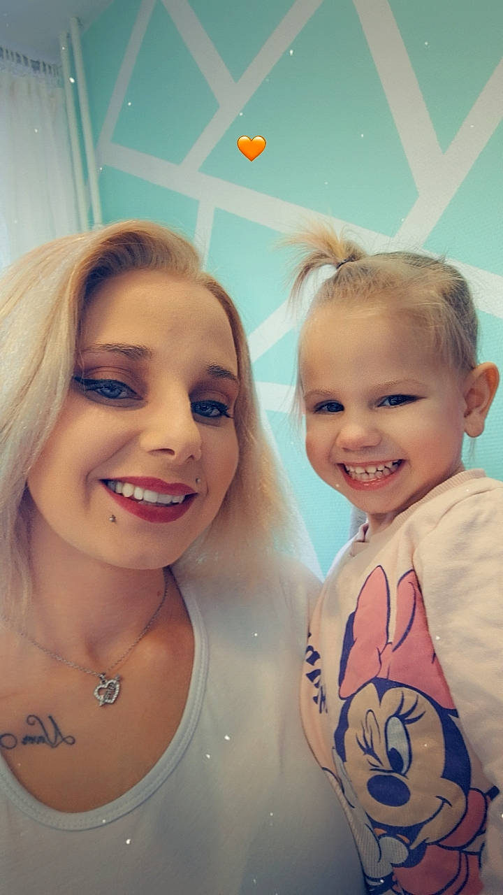 Giullya participe au concours pour gagner de l'argent avec cette photo : beauty, chin, cool, ear, eyebrow, eyelash, fun, gesture, happy, iris, jewellery, joy, mouth, neck, necklace, people, person, shoulder, skin, smile