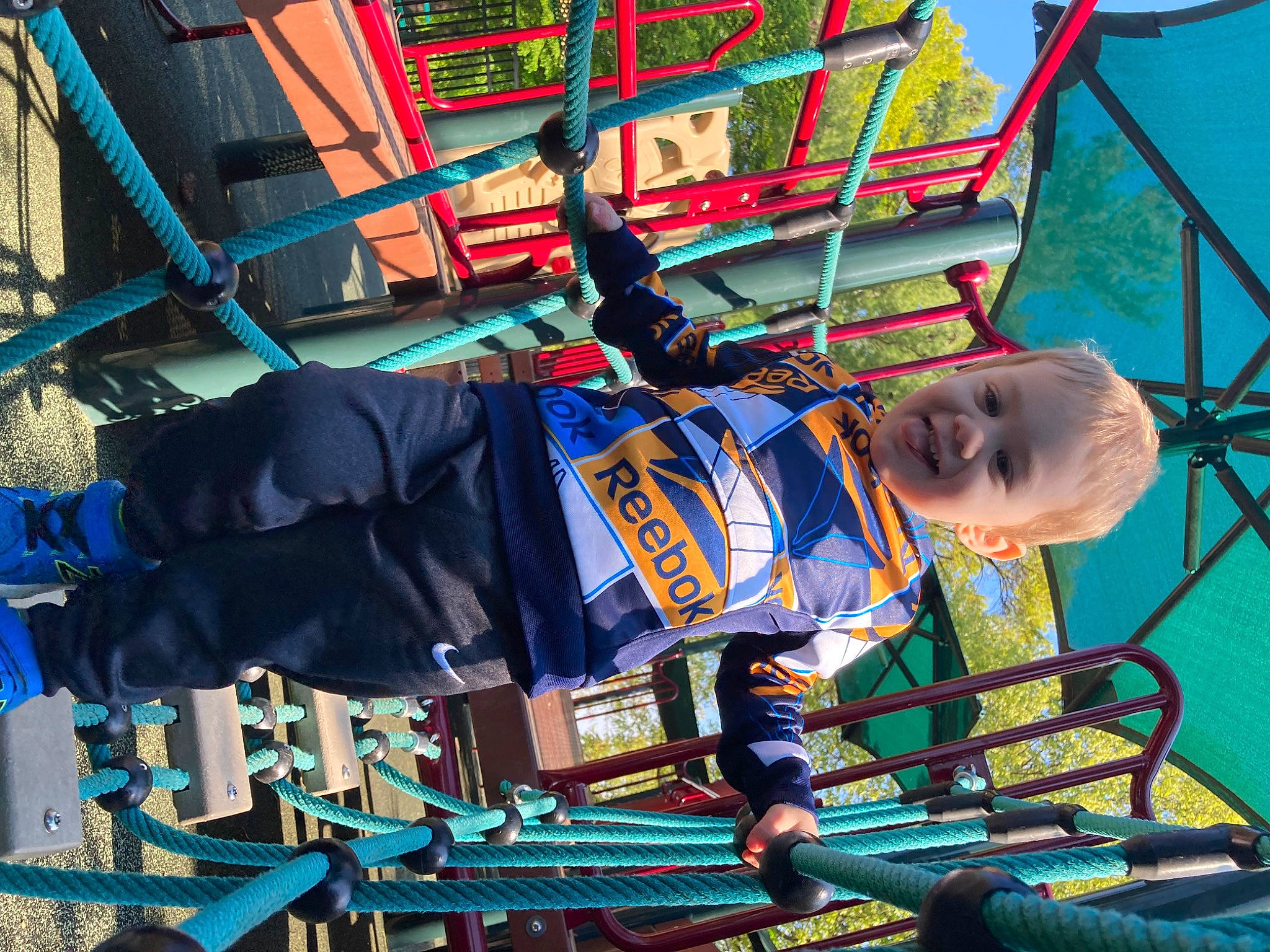 Ozzy is registered to the contest to win money with this photo: amusement_ride, art, blue, city, electric_blue, event, fun, joy, leisure, pattern, person, recreation, sportswear, t_shirt, toddler, visual_arts, world