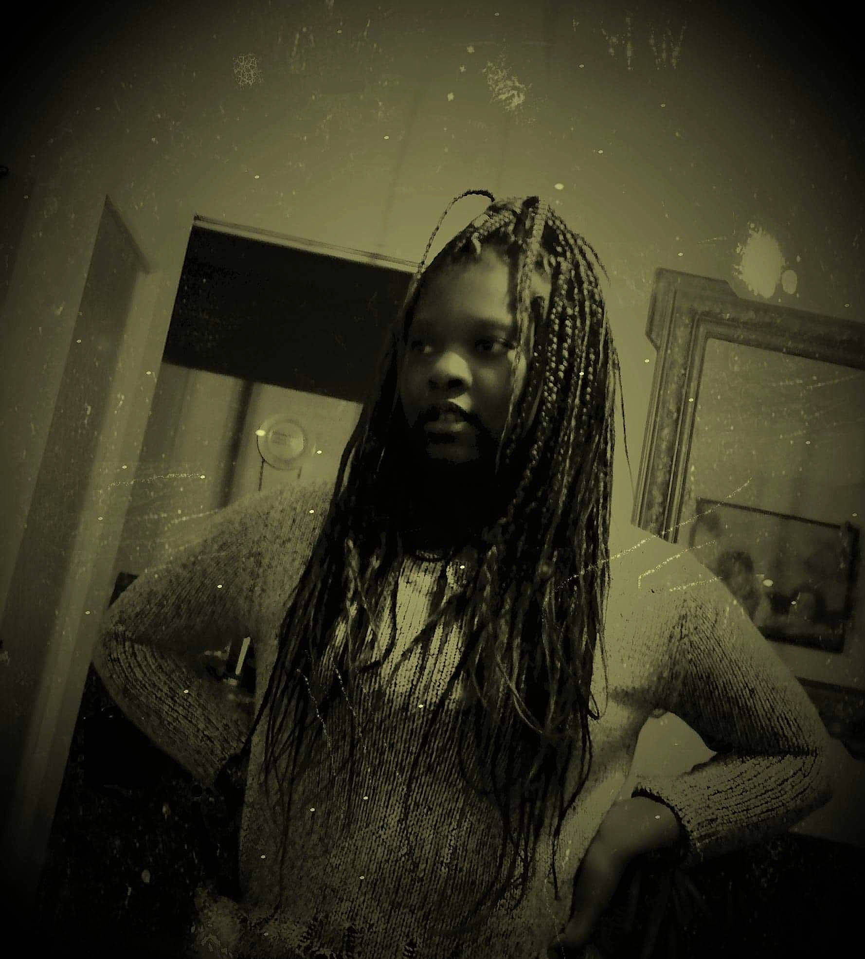 Patricia participe au concours pour gagner de l'argent avec cette photo : beauty, black, black_and_white, darkness, dreadlocks, eye, face, flash_photography, hair, hairstyle, head, human, lip, long_hair, monochrome, monochrome_photography, mouth, person, photography, portrait