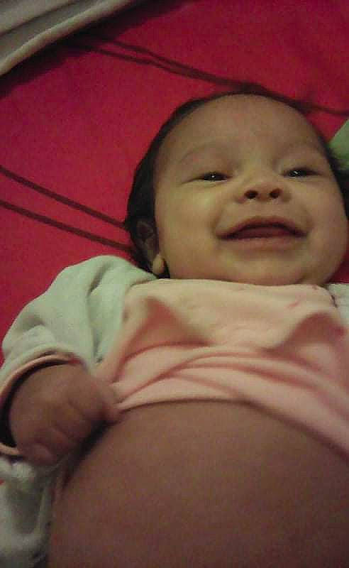 Kayanah a rejoint le concours — aidez-le/la à gagner de superbes lots ! baby, baby_laughing, baby_toddler_clothing, cheek, close_up, comfort, eye, eyebrow, finger, fun, happy, iris, lip, mammal, mouth, nose, person, skin, sleeve, smile