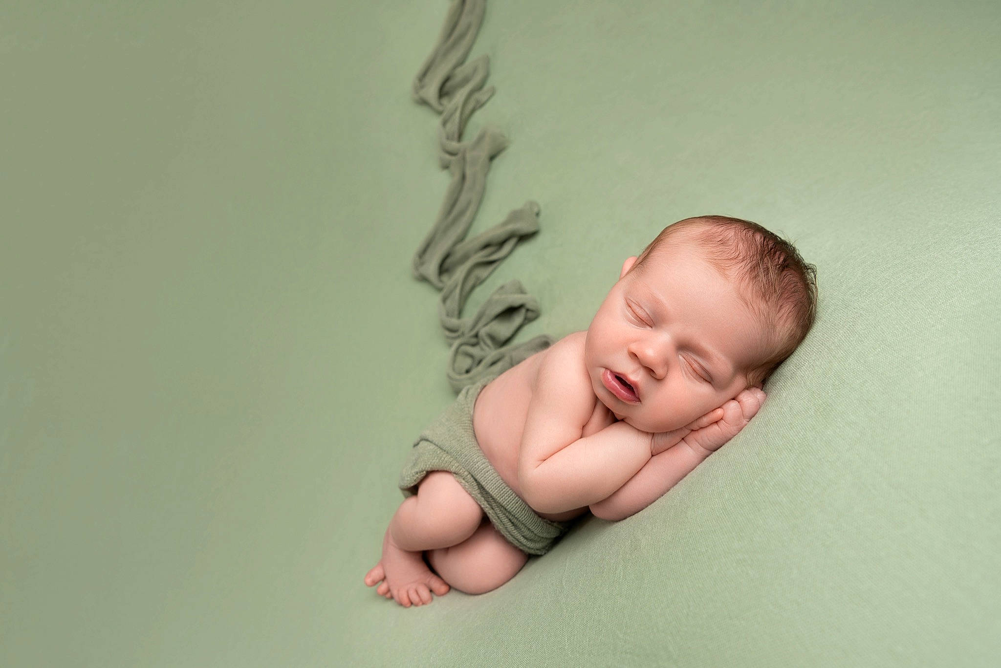 Atlas is registered to the contest to win money with this photo: baby, baby_toddler_clothing, barefoot, cheek, child, comfort, eye, face, flash_photography, foot, gesture, happy, hardwood, mammal, person, portrait_photography, room, sitting, stomach, toddler