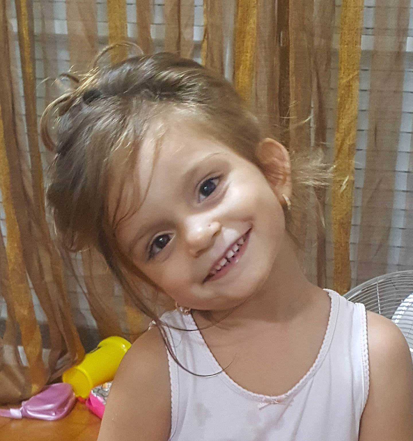 Arianna is registered to the contest to win money with this photo: blond, cheek, child, child_model, chin, ear, eye, face, facial_expression, fun, hair, hairstyle, head, iris, joy, lip, neck, nose, person, skin