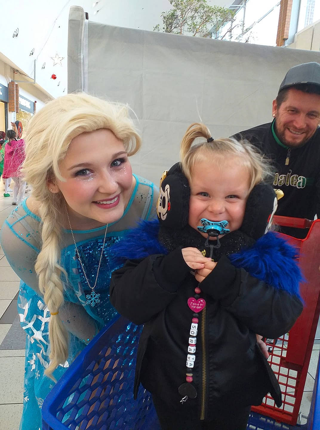 Soraya a rejoint le concours — aidez-le/la à gagner de superbes lots ! blue, child, day, fun, girl, hair, hairstyle, headwear, joy, people, person, product, recreation, smile, vacation