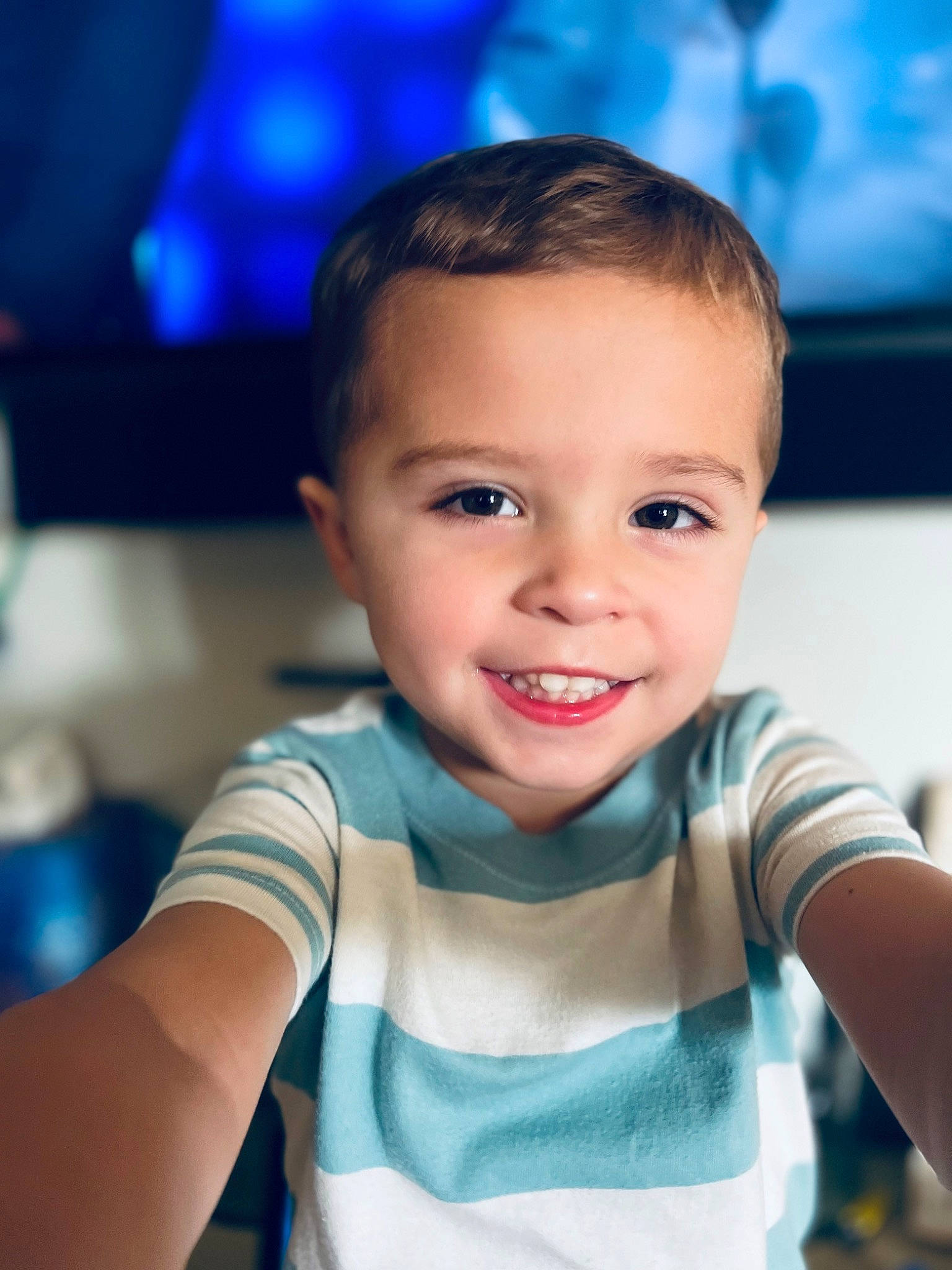 Arie is registered to the contest to win money with this photo: blue, cheek, chin, electric_blue, eyebrow, eyelash, flash_photography, forehead, fun, happy, human_body, iris, joy, leisure, lip, nose, person, skin, sleeve, smile