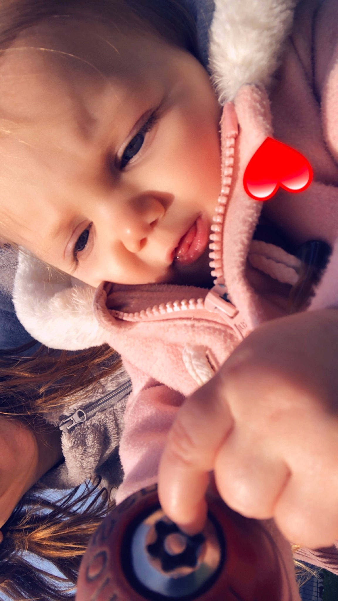 Mya participe au concours pour gagner de l'argent avec cette photo : cheek, chin, ear, eye, eyebrow, eyelash, face, hairstyle, hand, head, human_body, jaw, lip, mouth, neck, nose, person, product, skin, smile