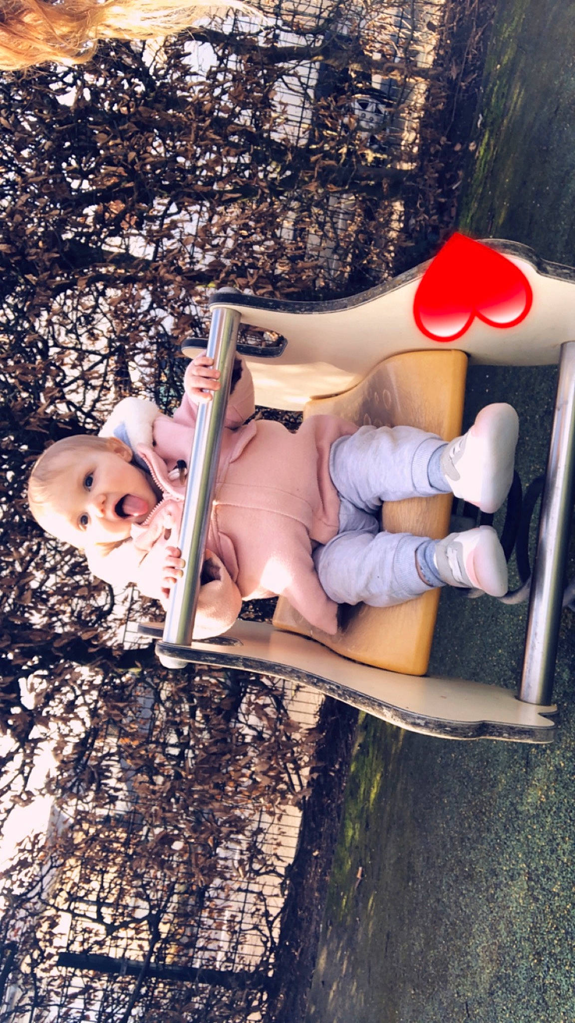 Mya participe au concours pour gagner de l'argent avec cette photo : boot, carmine, child, flesh, fun, grass, happy, human_leg, leisure, people_in_nature, person, personal_protective_equipment, recreation, sandal, sitting, soil, surprise, thigh, toddler, tree