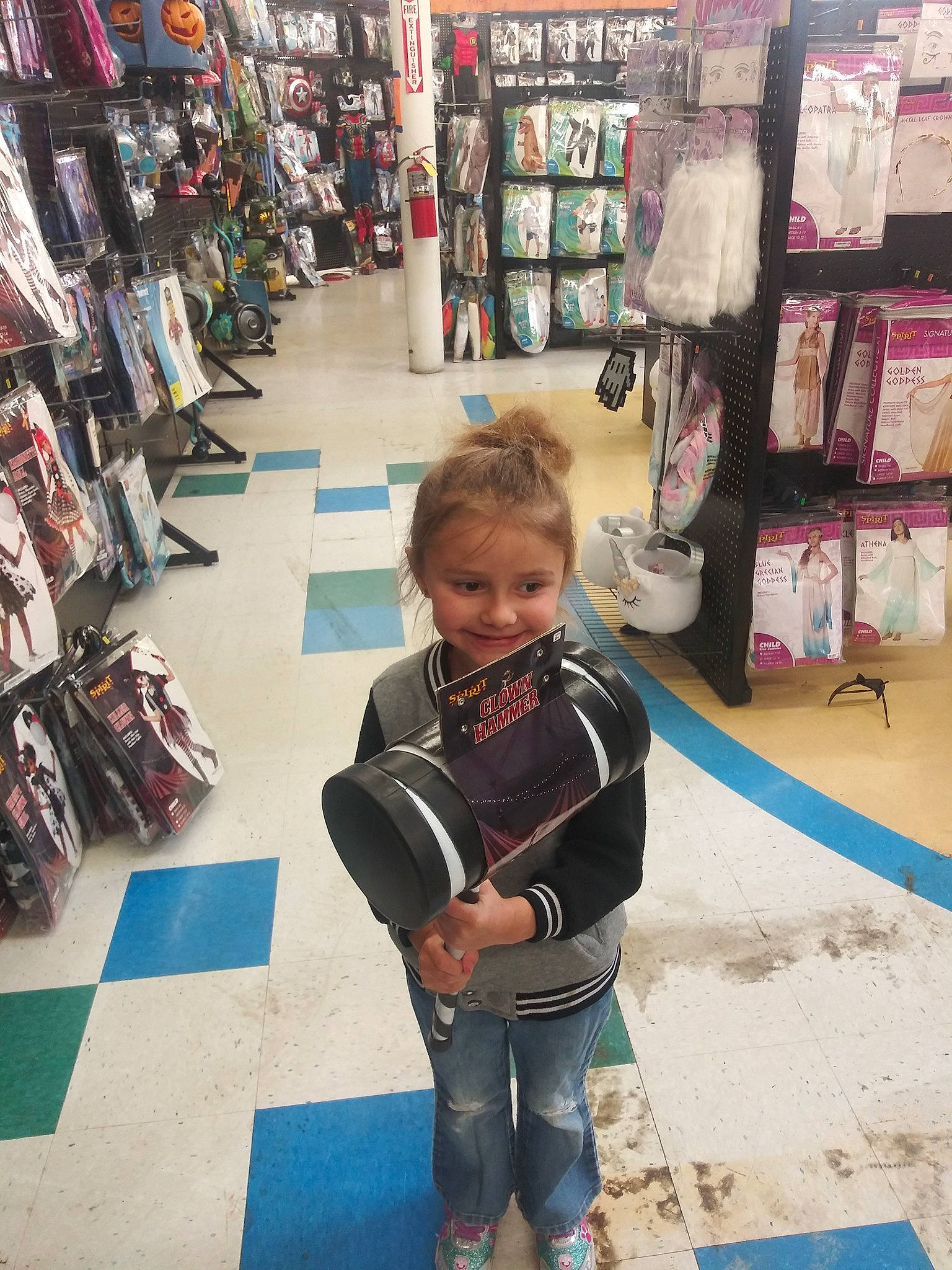 Hanna is registered to the contest to win money with this photo: building, child, footwear, joy, person, retail, shoe, shopping, snapshot, toddler, vacation