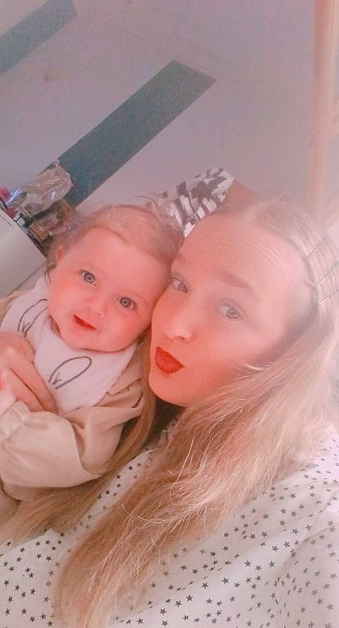 Shaïneze a rejoint le concours — aidez-le/la à gagner de superbes lots ! baby, baby_toddler_clothing, cheek, child, event, eyebrow, eyelash, flooring, fun, happy, iris, lip, nose, pattern, peach, person, pink, room, skin, smile