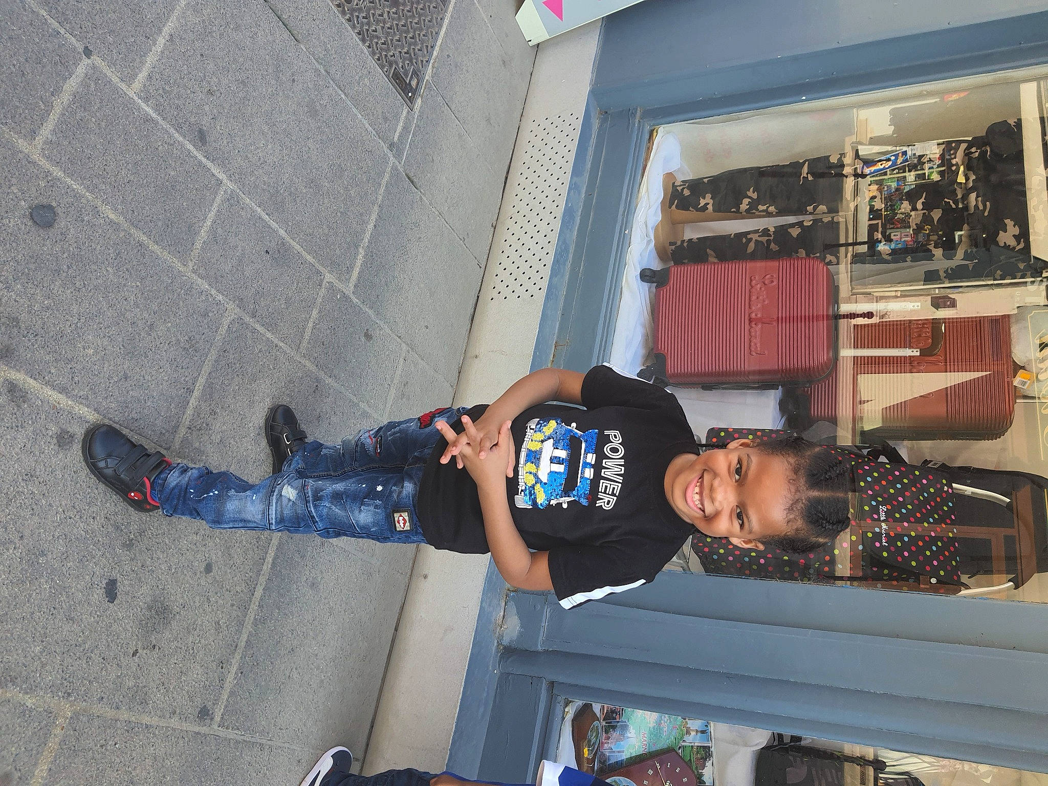 Damian a rejoint le concours — aidez-le/la à gagner de superbes lots ! joy, person