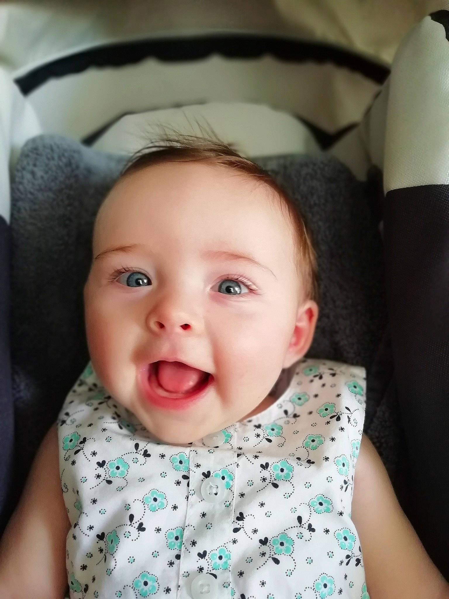 Louna a rejoint le concours — aidez-le/la à gagner de superbes lots ! baby, baby_making_funny_faces, beauty, cheek, child, chin, ear, eye, face, facial_expression, forehead, head, headgear, joy, lip, mouth, nose, person, photography, skin
