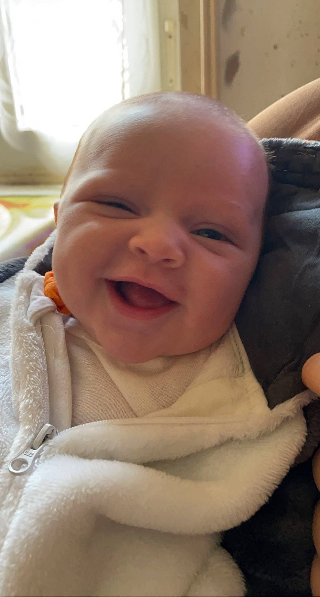 Eden participe au concours pour gagner de l'argent avec cette photo : baby, baby_laughing, baby_making_funny_faces, baby_products, baby_safety, baby_toddler_clothing, bib, cheek, child, comfort, eyebrow, facial_expression, iris, laugh, linens, lip, person, skin, toddler, tongue