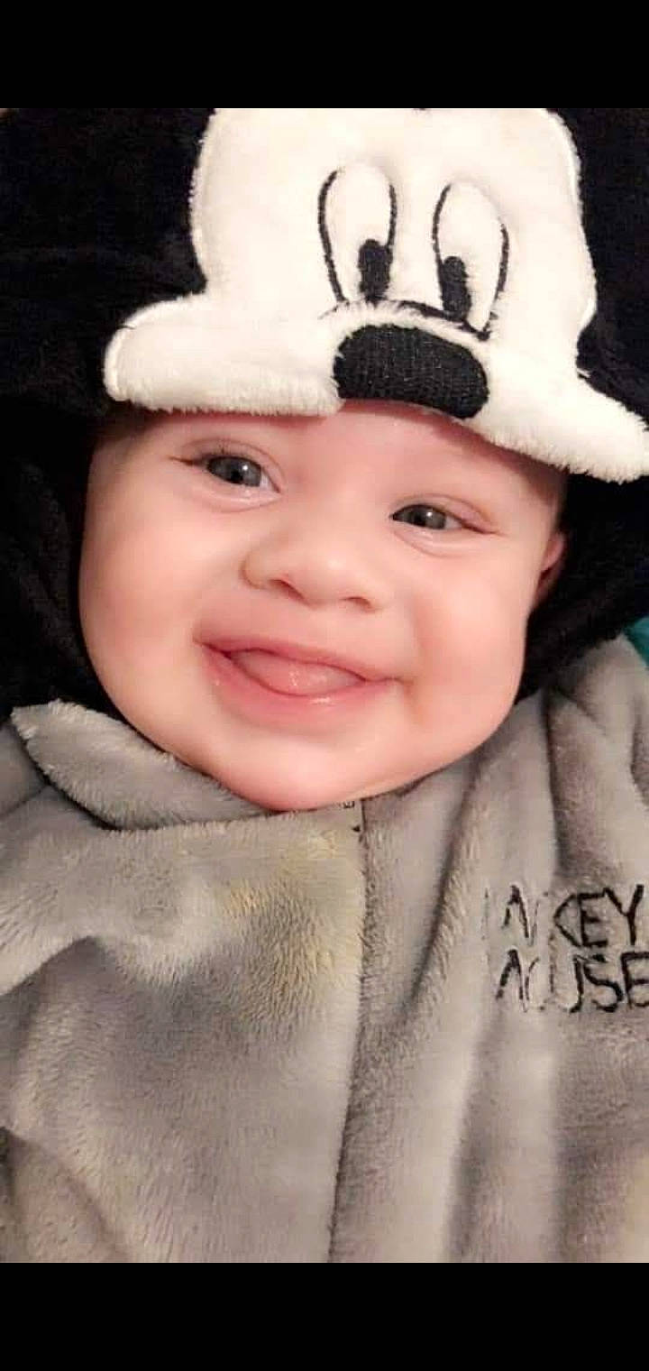 Mao participe au concours pour gagner de l'argent avec cette photo : baby, cheek, child, costume_accessory, costume_hat, ear, face, fur, hat, head, headgear, headwear, joy, laugh, person, portrait_photography, smile, toddler