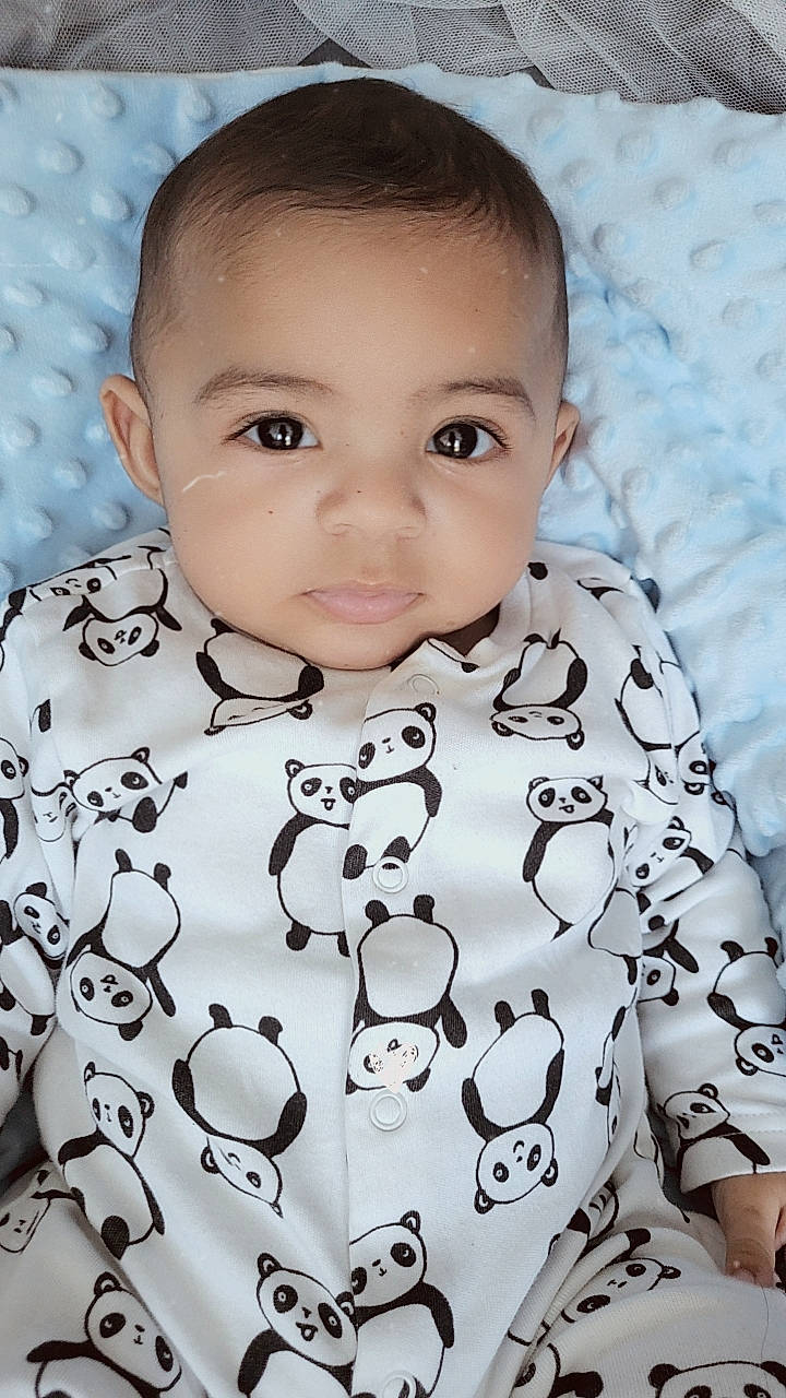 Wesley participe au concours pour gagner de l'argent avec cette photo : baby_toddler_clothing, cheek, collar, dress_shirt, eyebrow, eyelash, facial_expression, grey, human, iris, mammal, neck, nose, outerwear, person, product, shirt, sleeve, textile, vertebrate