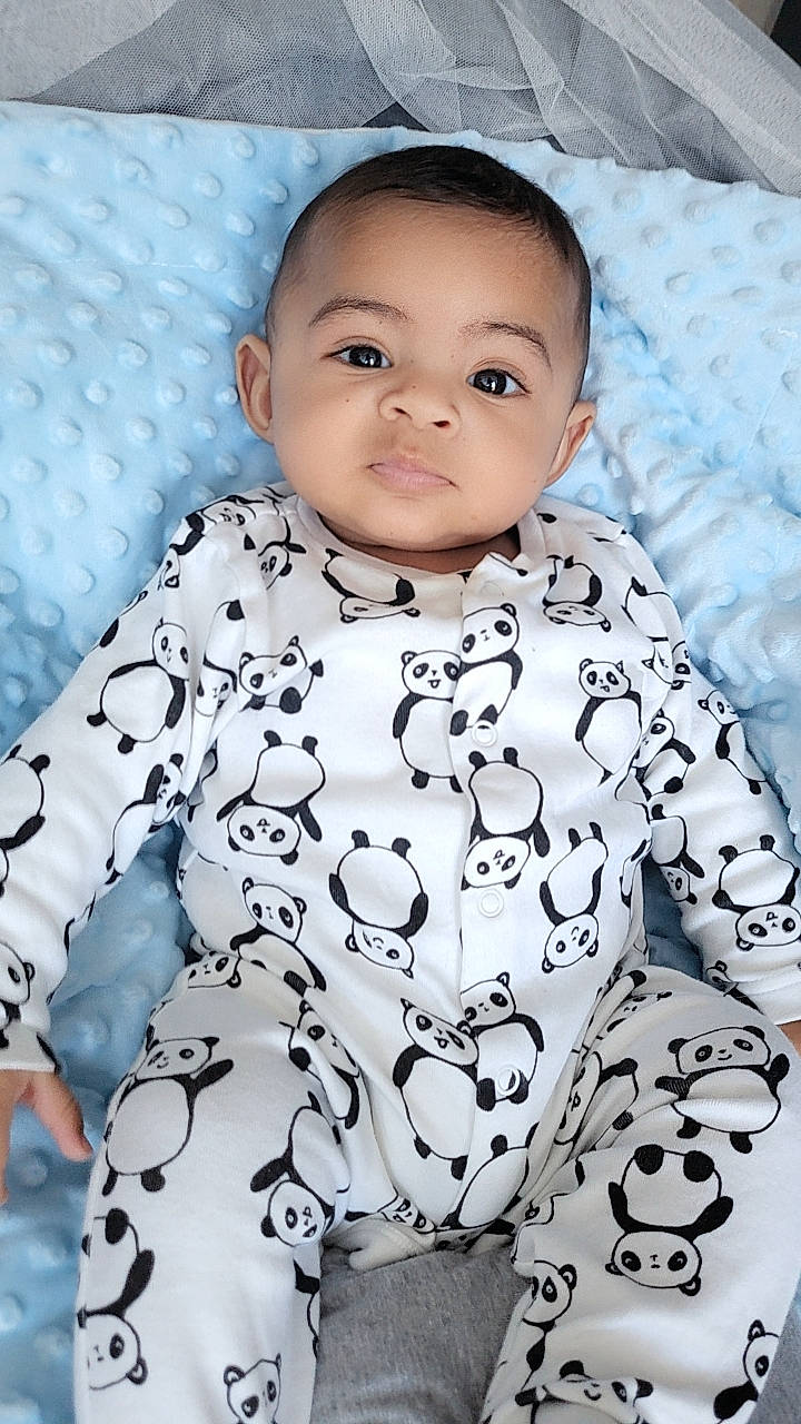 Wesley participe au concours pour gagner de l'argent avec cette photo : baby, baby_toddler_clothing, beauty, child, collar, comfort, dress_shirt, facial_expression, happy, linens, long_sleeved_t_shirt, outerwear, pattern, person, portrait_photography, product, sleeve, smile, textile, toddler