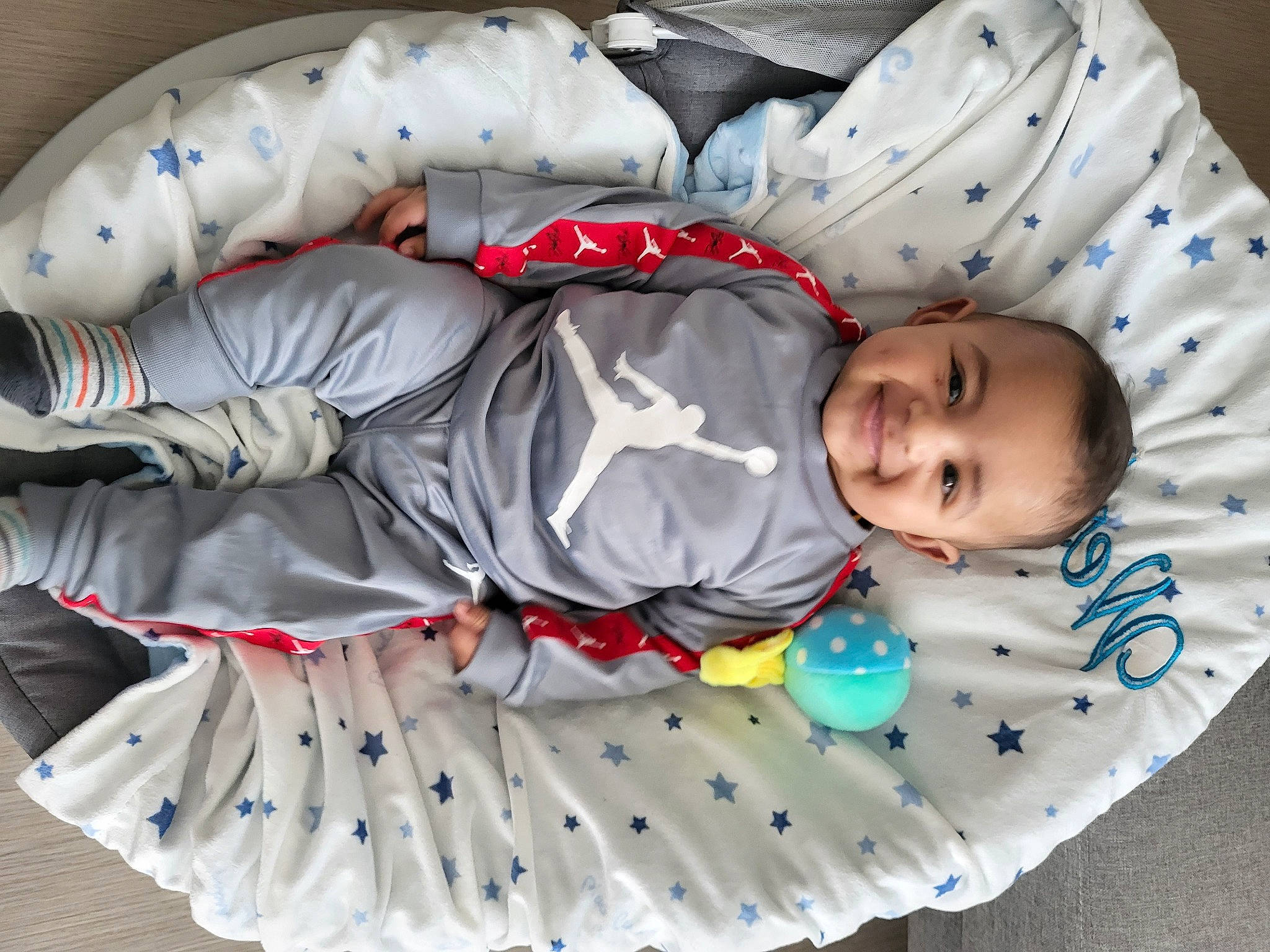 Wesley participe au concours pour gagner de l'argent avec cette photo : baby, baby_products, baby_sleeping, baby_toddler_clothing, carmine, child, comfort, design, happy, joy, linens, pattern, person, product, room, sleeve, smile, textile, toddler, white