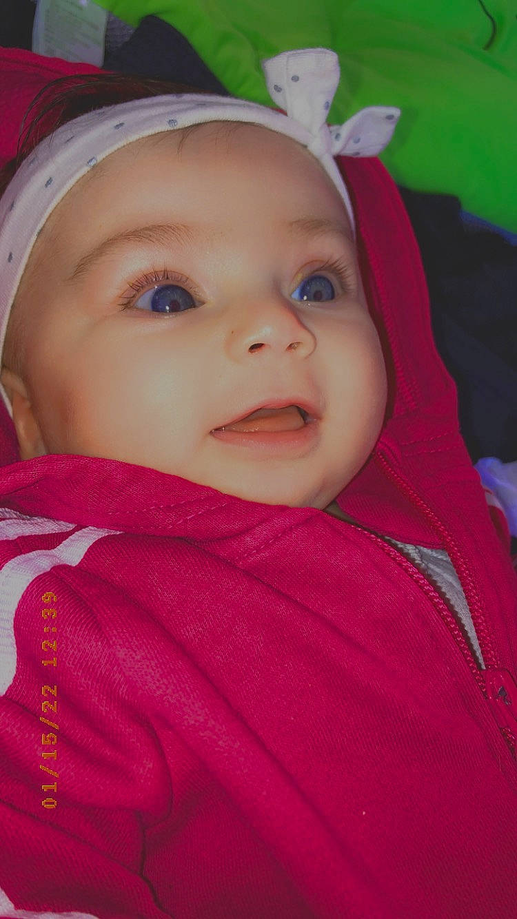 Amaraa participe au concours pour gagner de l'argent avec cette photo : baby, cap, cheek, chin, eye, eyebrow, happy, head, headgear, headwear, human_body, iris, lip, nose, organ, outerwear, person, pink, plant, skin