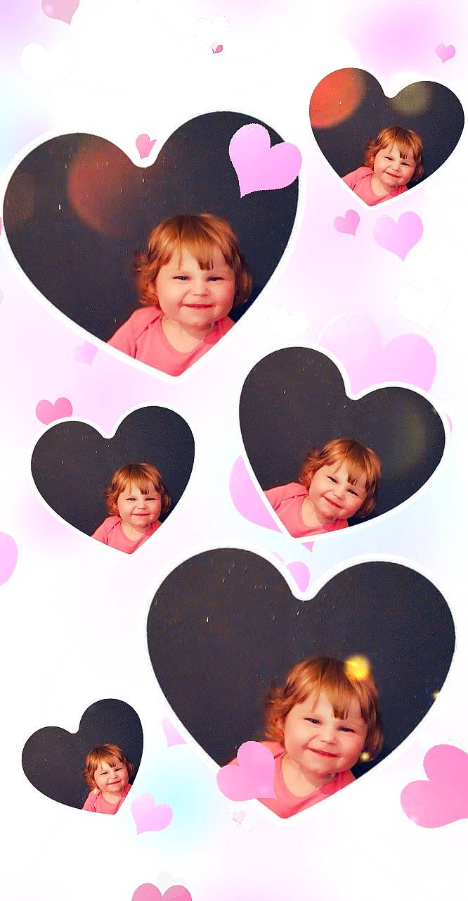 Eva participe au concours pour gagner de l'argent avec cette photo : facial_expression, fashion_accessory, fun, hat, headgear, heart, joy, person, photography, smile, valentines_day