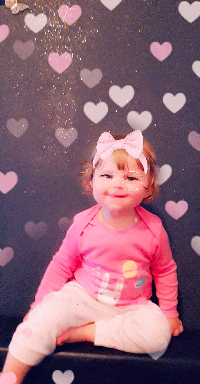 Eva a rejoint le concours — aidez-le/la à gagner de superbes lots ! baby, child, joy, person, pink, smile, toddler