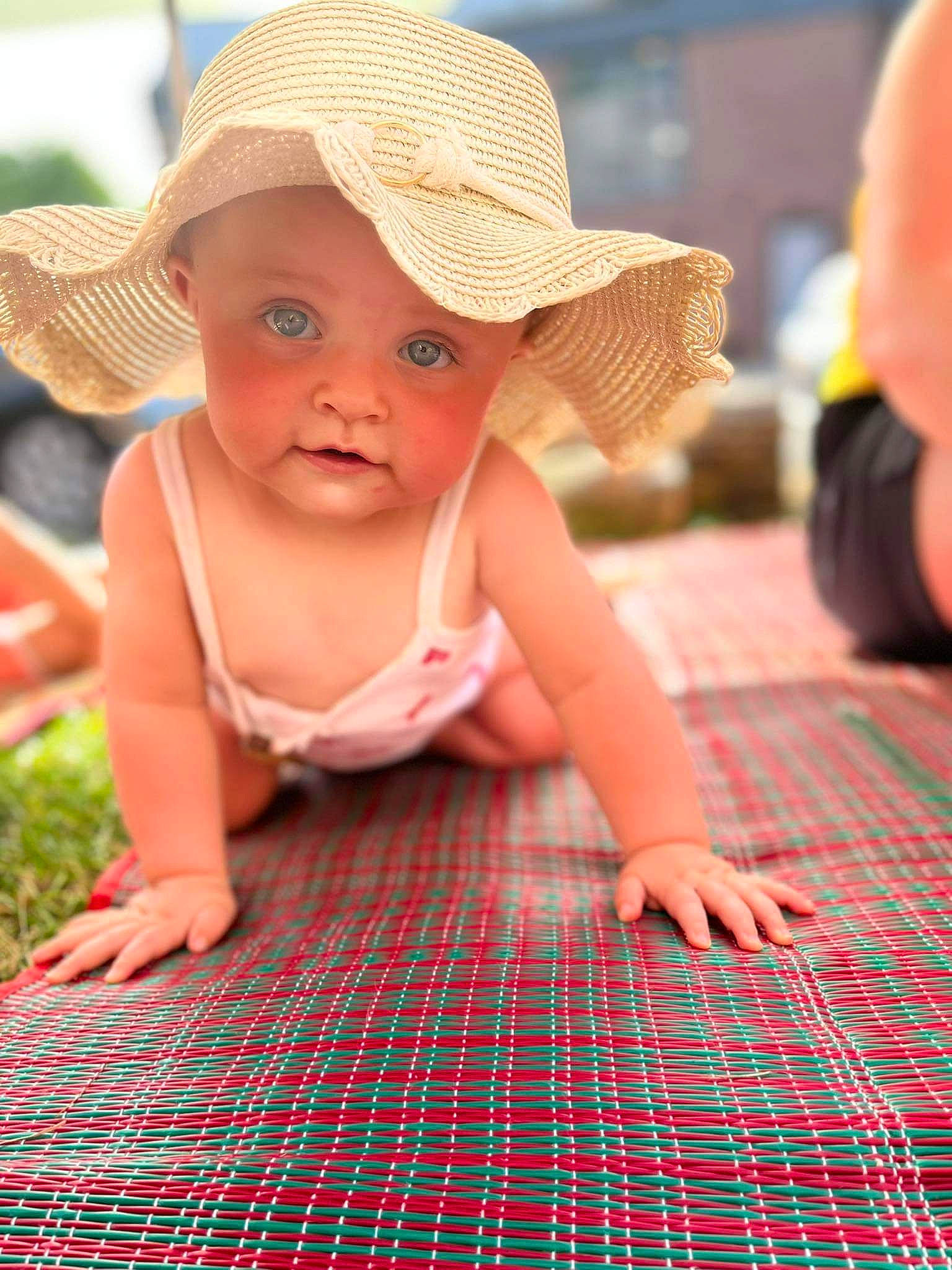 Naya participe au concours pour gagner de l'argent avec cette photo : baby, baby_toddler_clothing, beauty, cheek, crawling, floor, flooring, fun, grass, happy, hat, headwear, leisure, lip, person, photograph, plant, skin, smile, snapshot