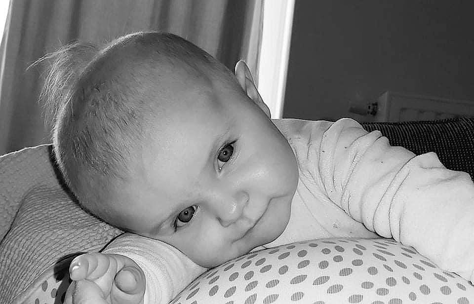 Naya a rejoint le concours — aidez-le/la à gagner de superbes lots ! arm, baby, baby_toddler_clothing, black, cheek, chin, comfort, eye, eyebrow, finger, flash_photography, happy, headgear, iris, lip, mouth, nose, people, person, skin