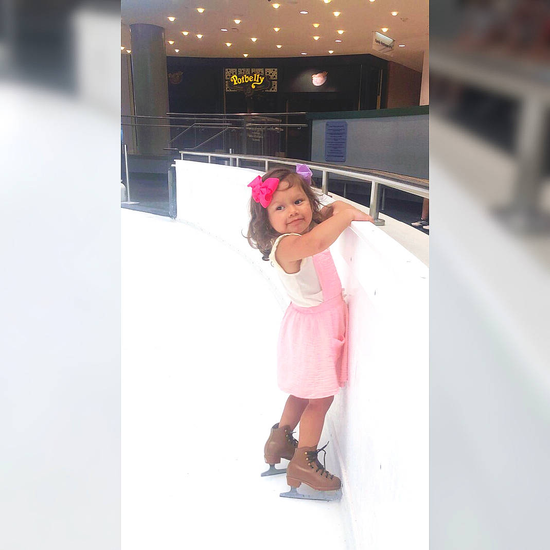 Juliette is registered to the contest to win money with this photo: beauty, dress, fashion, footwear, headgear, headwear, ice_skating, joint, joy, leg, lip, magenta, person, photograph, photography, pink, recreation, shoe, shoulder, skin