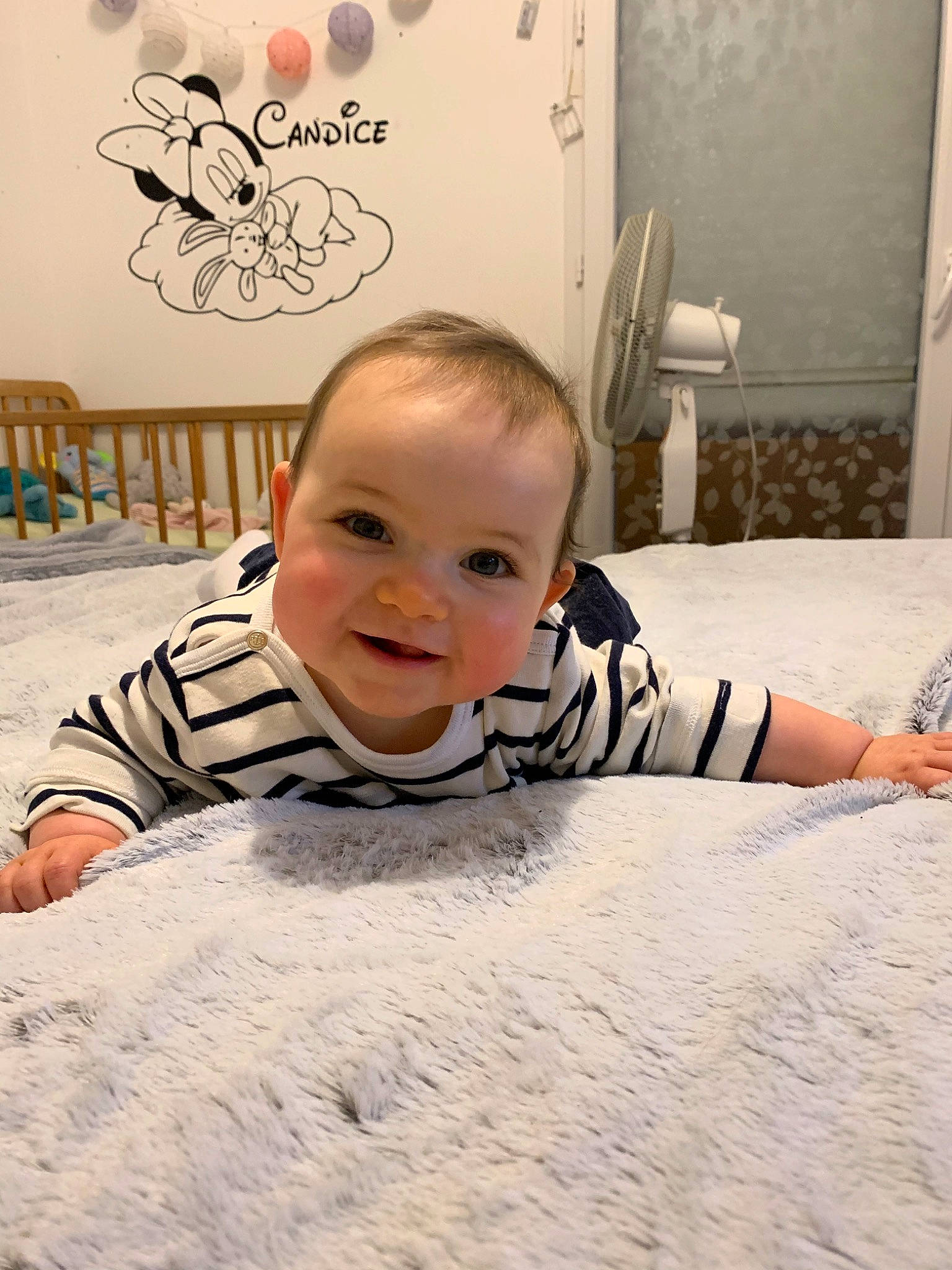 Candice participe au concours pour gagner de l'argent avec cette photo : baby, baby_toddler_clothing, cheek, child, cool, crawling, floor, flooring, happy, head, nose, person, play, room, sitting, skin, smile, t_shirt, toddler, tummy_time