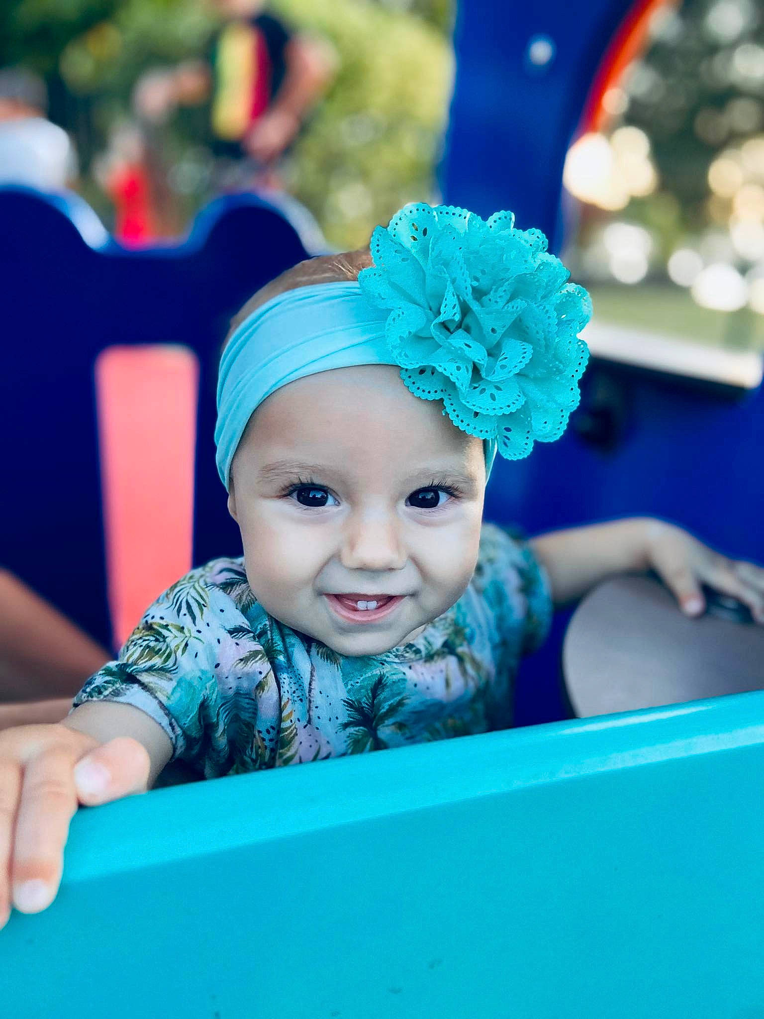 Léïa participe au concours pour gagner de l'argent avec cette photo : aqua, azure, baby, baby_toddler_clothing, blue, cap, child, electric_blue, flash_photography, fun, happy, hat, headwear, joy, leisure, magenta, person, photograph, pink, product