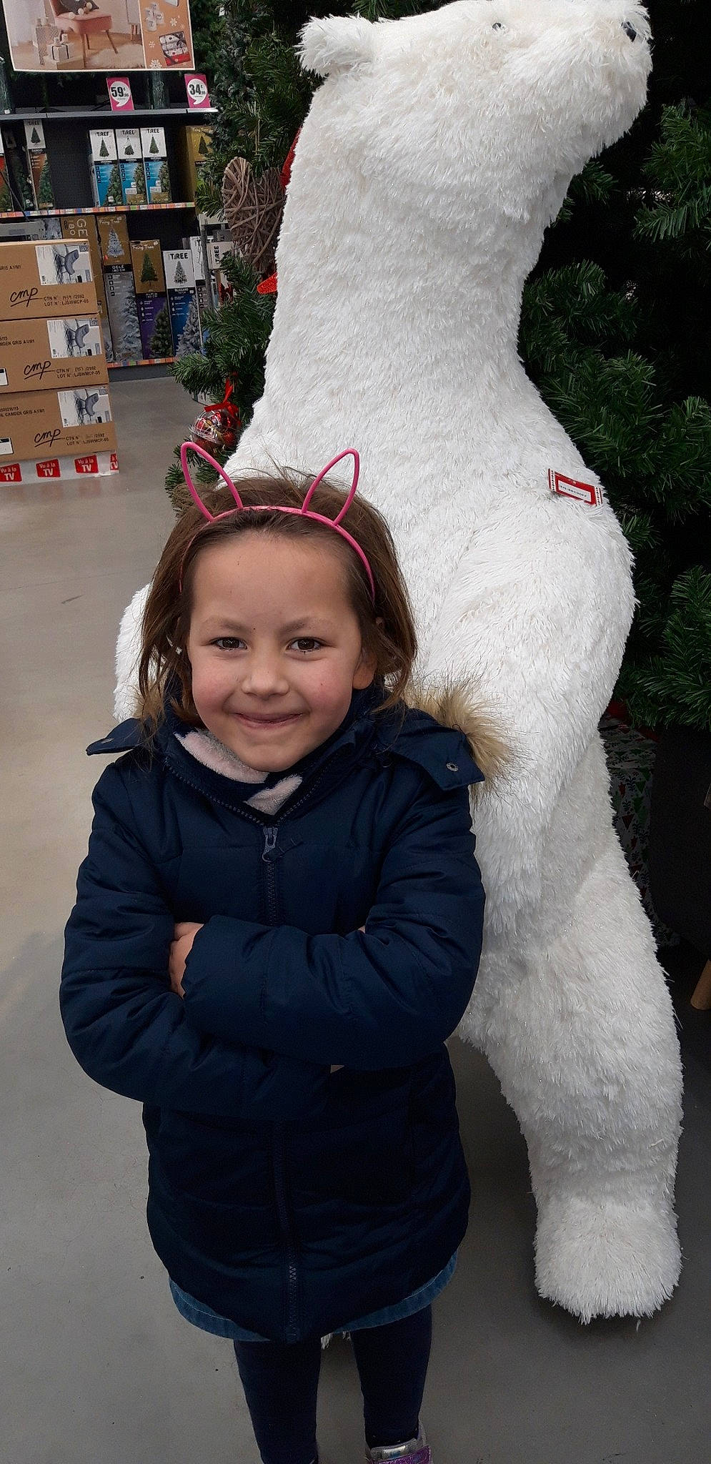 Melinda participe au concours pour gagner de l'argent avec cette photo : child, ear, joy, outerwear, person, smile, toddler, tree