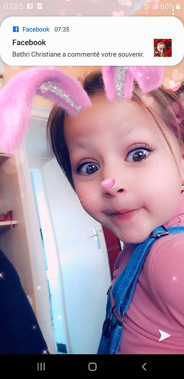 Melinda participe au concours pour gagner de l'argent avec cette photo : beauty, cheek, child, ear, eye, eyebrow, eyelash, face, forehead, hair, head, human, lip, nose, person, pink, product, selfie, skin, smile