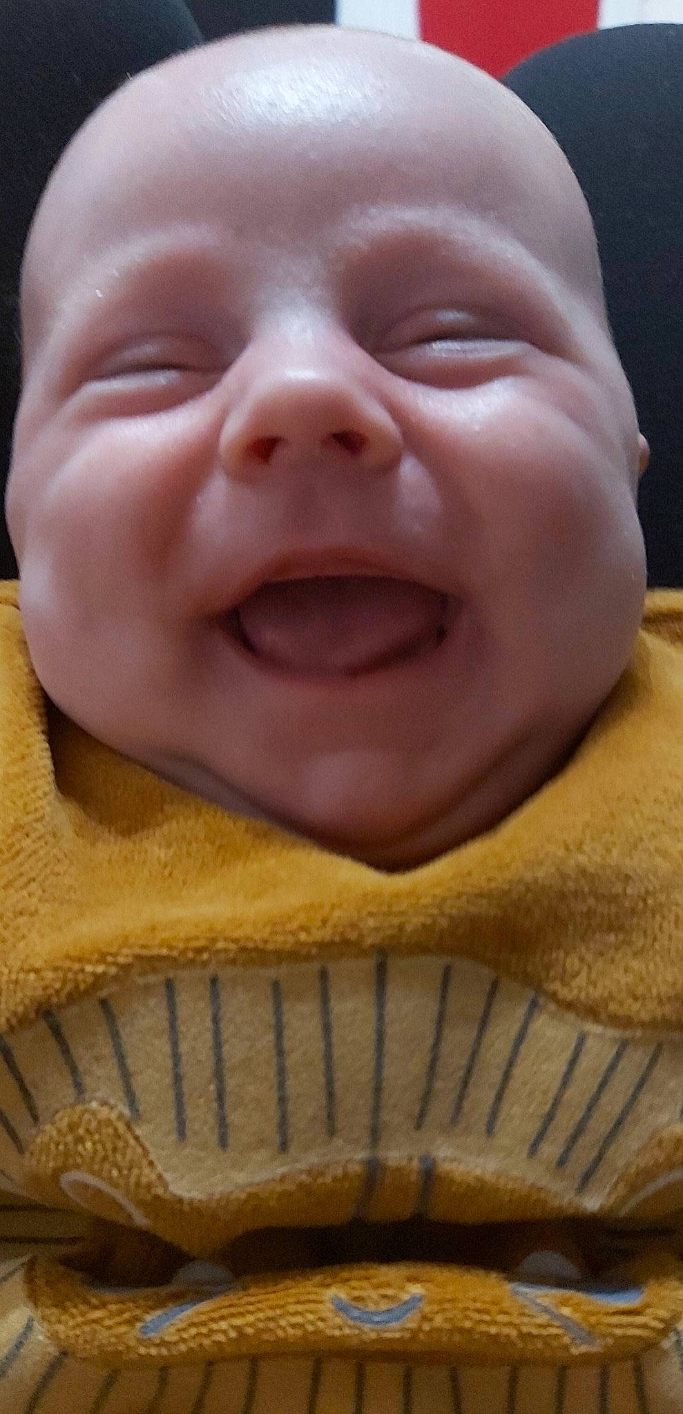 Julien participe au concours pour gagner de l'argent avec cette photo : baby, cheek, chin, eye, eyebrow, face, facial_expression, finger, happy, head, human_body, iris, jaw, lip, mouth, neck, nose, organ, person, skin