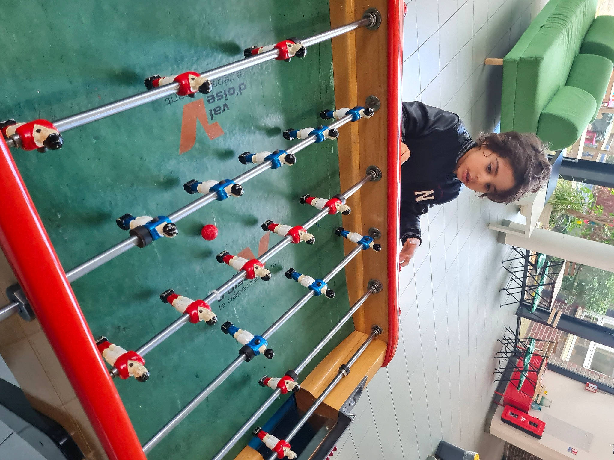 Tedj Eddine a rejoint le concours — aidez-le/la à gagner de superbes lots ! electric_blue, electrical_supply, electronic_engineering, engineering, gas, idiophone, machine, metal, person, recreation, room, science, steel, t_shirt