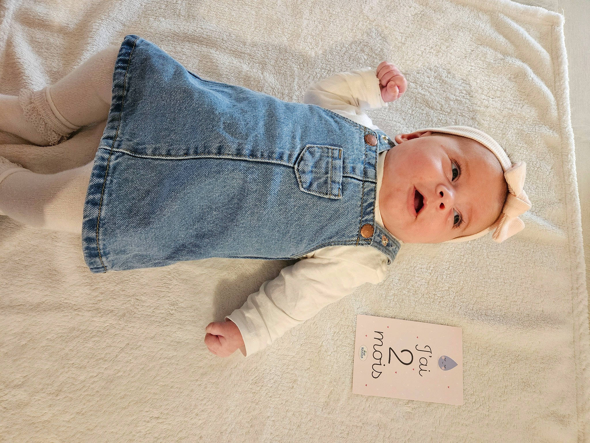 Louna a rejoint le concours — aidez-le/la à gagner de superbes lots ! arm, baby, baby_products, baby_sleeping, baby_toddler_clothing, child, comfort, denim, dress, eye, face, foot, glasses, handwriting, human_body, linens, pattern, person, sleeve, t_shirt