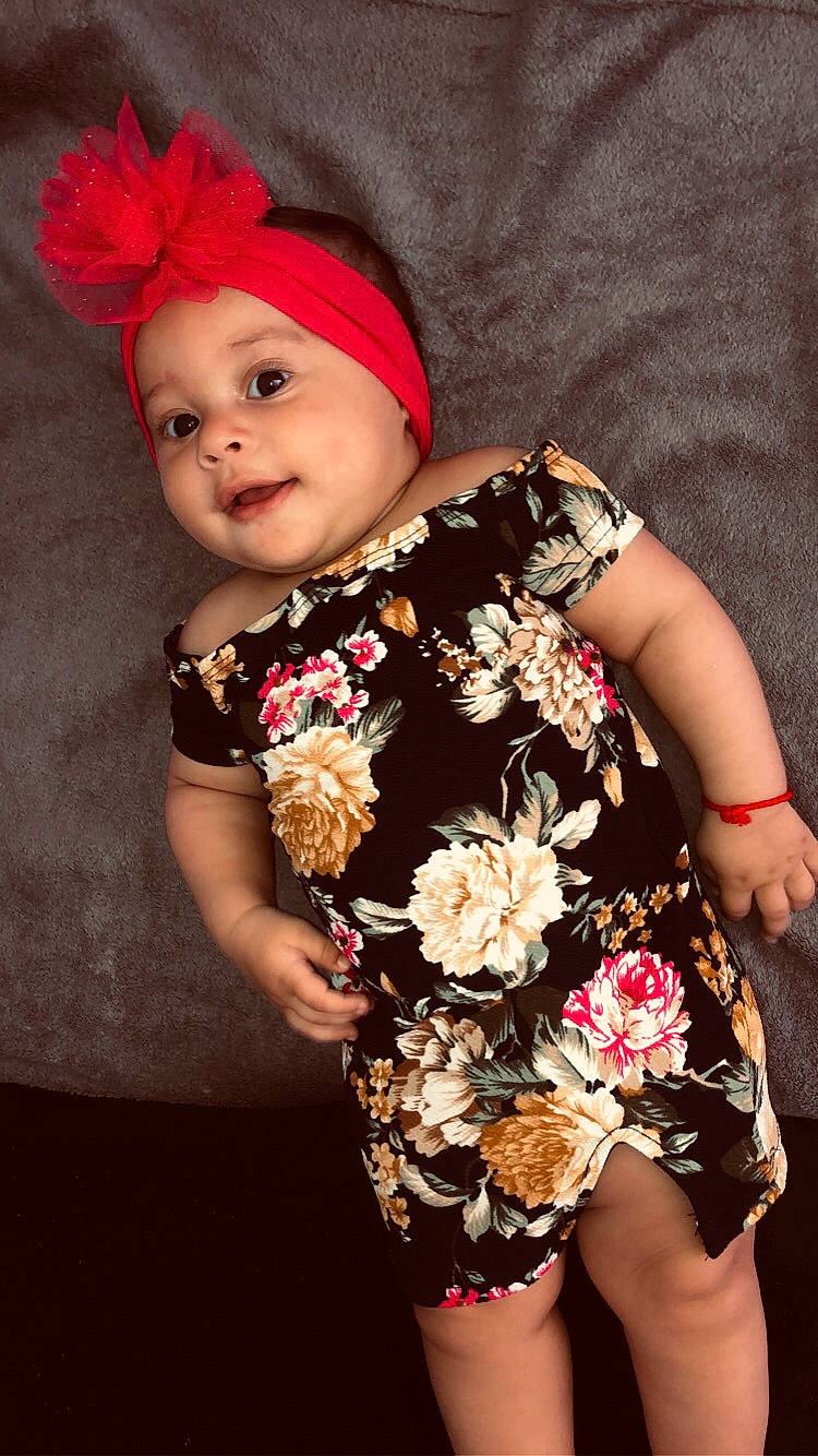 Naïah a rejoint le concours — aidez-le/la à gagner de superbes lots ! baby, baby_toddler_clothing, beauty, cap, day_dress, facial_expression, fashion, fashion_design, happy, headgear, headwear, human_body, lip, magenta, person, pink, skin, sleeve, smile, thigh