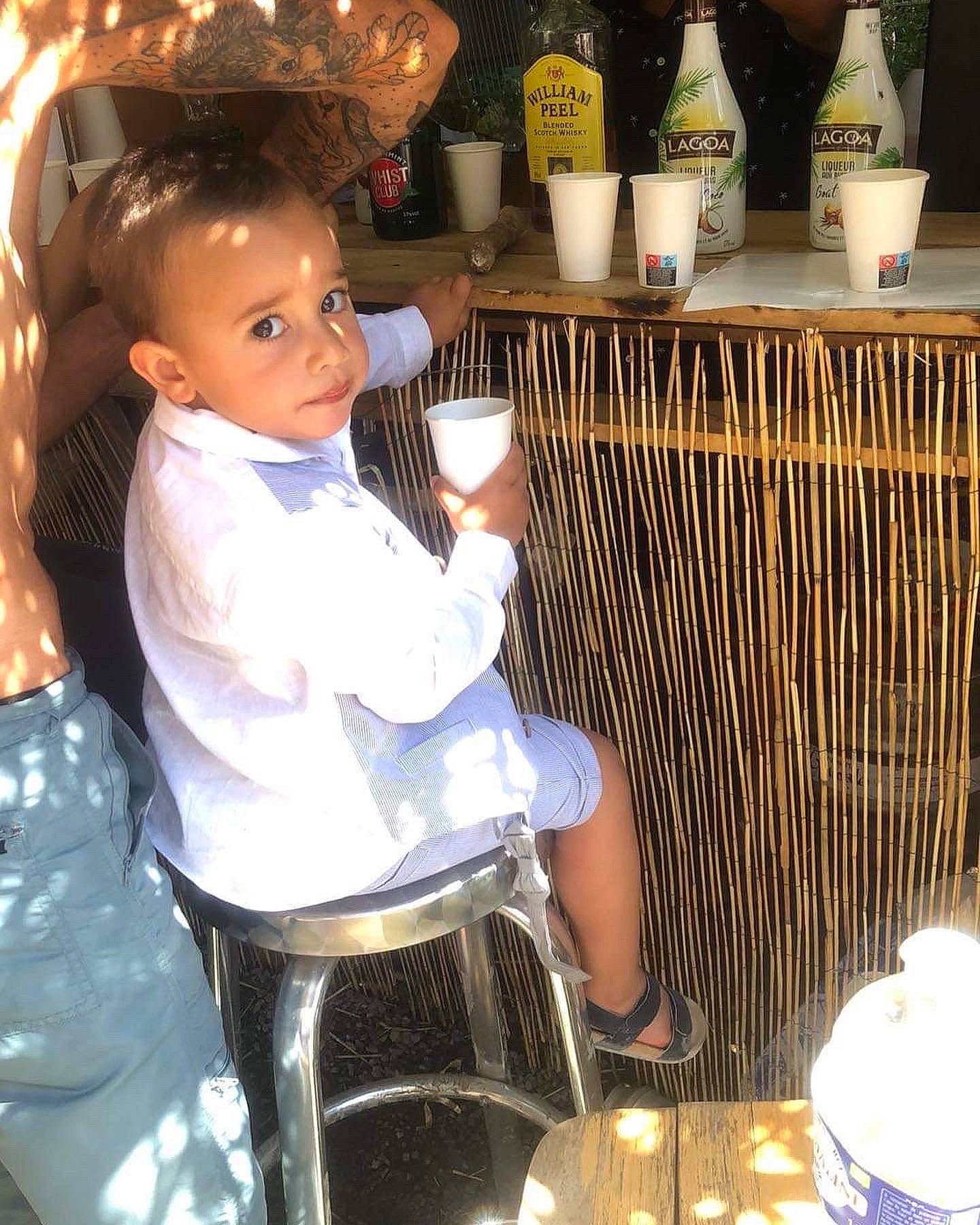 Kaïs a rejoint le concours — aidez-le/la à gagner de superbes lots ! baby, baby_toddler_clothing, chair, child, comfort_food, cooking, cuisine, drink, fashion_accessory, fence, fun, happy, hat, homemaker, jewellery, leisure, person, sitting, toddler, white