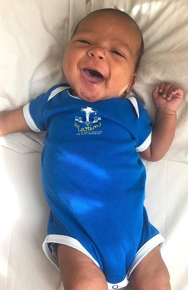 Kaïs participe au concours pour gagner de l'argent avec cette photo : azure, baby, baby_toddler_clothing, child, comfort, electric_blue, face, finger, happy, leotard, maillot, one_piece_swimsuit, person, skin, sleeve, smile, sportswear, textile, thigh, thumb