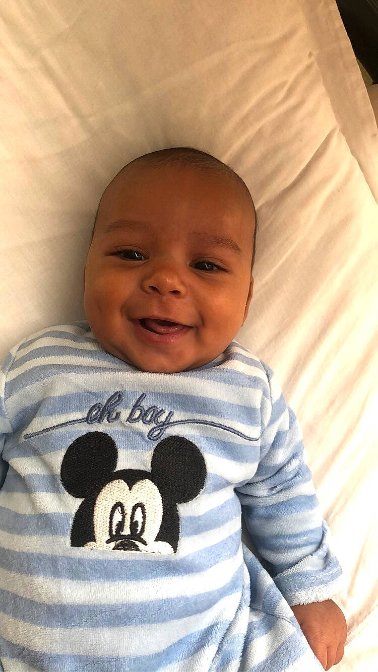 Kaïs participe au concours pour gagner de l'argent avec cette photo : baby, baby_toddler_clothing, cheek, comfort, facial_expression, happy, human, iris, joy, mammal, neck, nose, organ, outerwear, person, product, skin, sleeve, smile, t_shirt