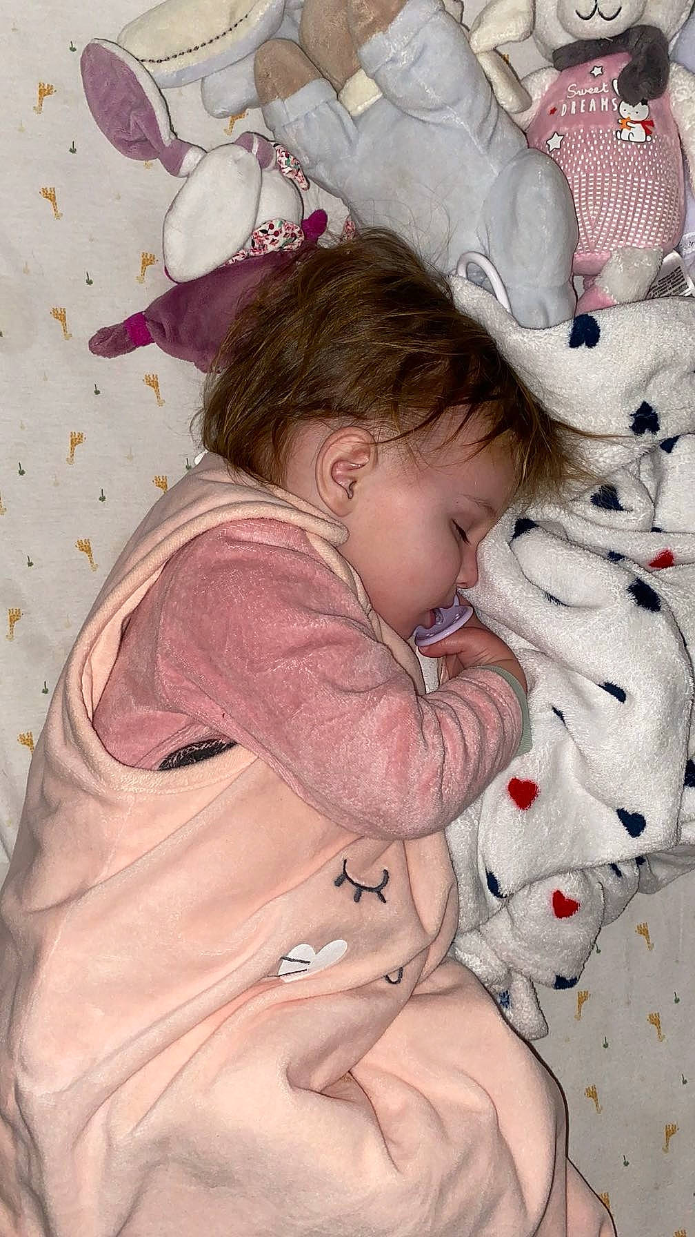 Mya participe au concours pour gagner de l'argent avec cette photo : baby, baby_products, baby_sleeping, baby_toddler_clothing, bedding, cap, cheek, child, comfort, facial_expression, fur, happy, linens, outerwear, pattern, person, pink, sitting, skin, sleeve