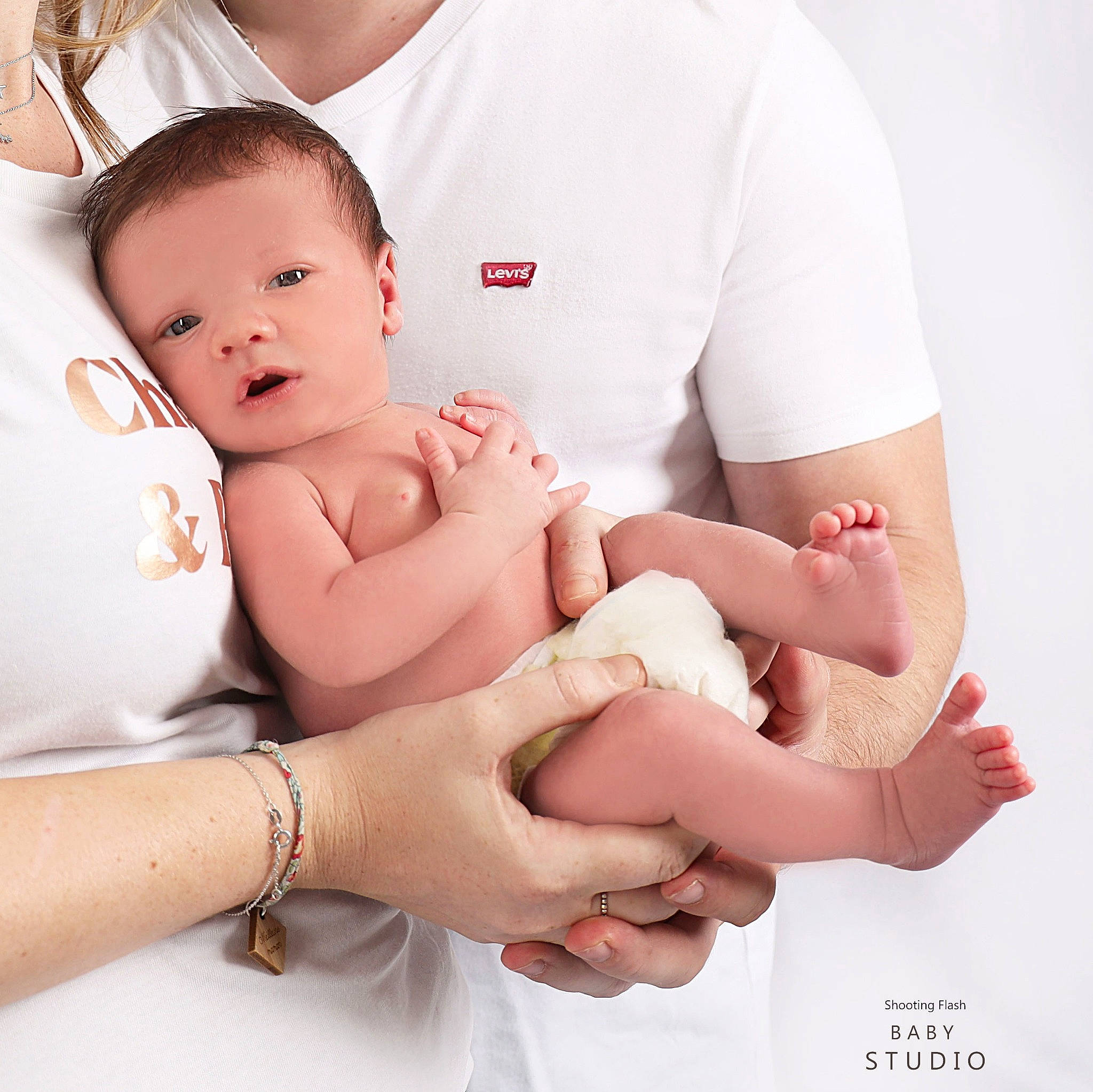 Sandro a rejoint le concours — aidez-le/la à gagner de superbes lots ! abdomen, arm, baby, baby_toddler_clothing, chest, child, comfort, elbow, eyelash, finger, gesture, happy, human_body, nail, person, skin, stomach, thigh, thumb, toddler