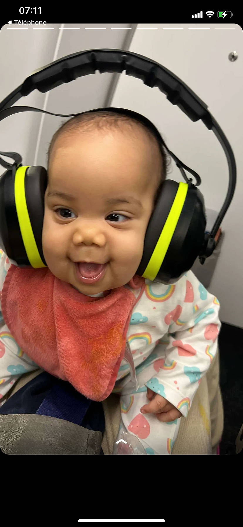 Jannah a rejoint le concours — aidez-le/la à gagner de superbes lots ! audio_equipment, baby_toddler_clothing, cheek, chin, comfort, ear, eye, eyebrow, gadget, happy, head, hearing, iris, nose, output_device, person, product, skin, sleeve, smile