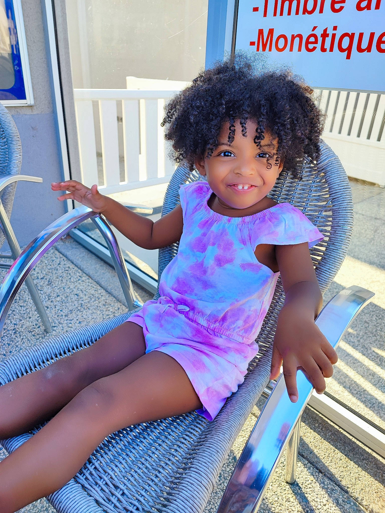 Wendy a rejoint le concours — aidez-le/la à gagner de superbes lots ! azure, barefoot, black_hair, blue, electric_blue, fashion_design, foot, fun, hairstyle, happy, human_leg, joint, joy, knee, leg, leisure, magenta, person, pink, purple