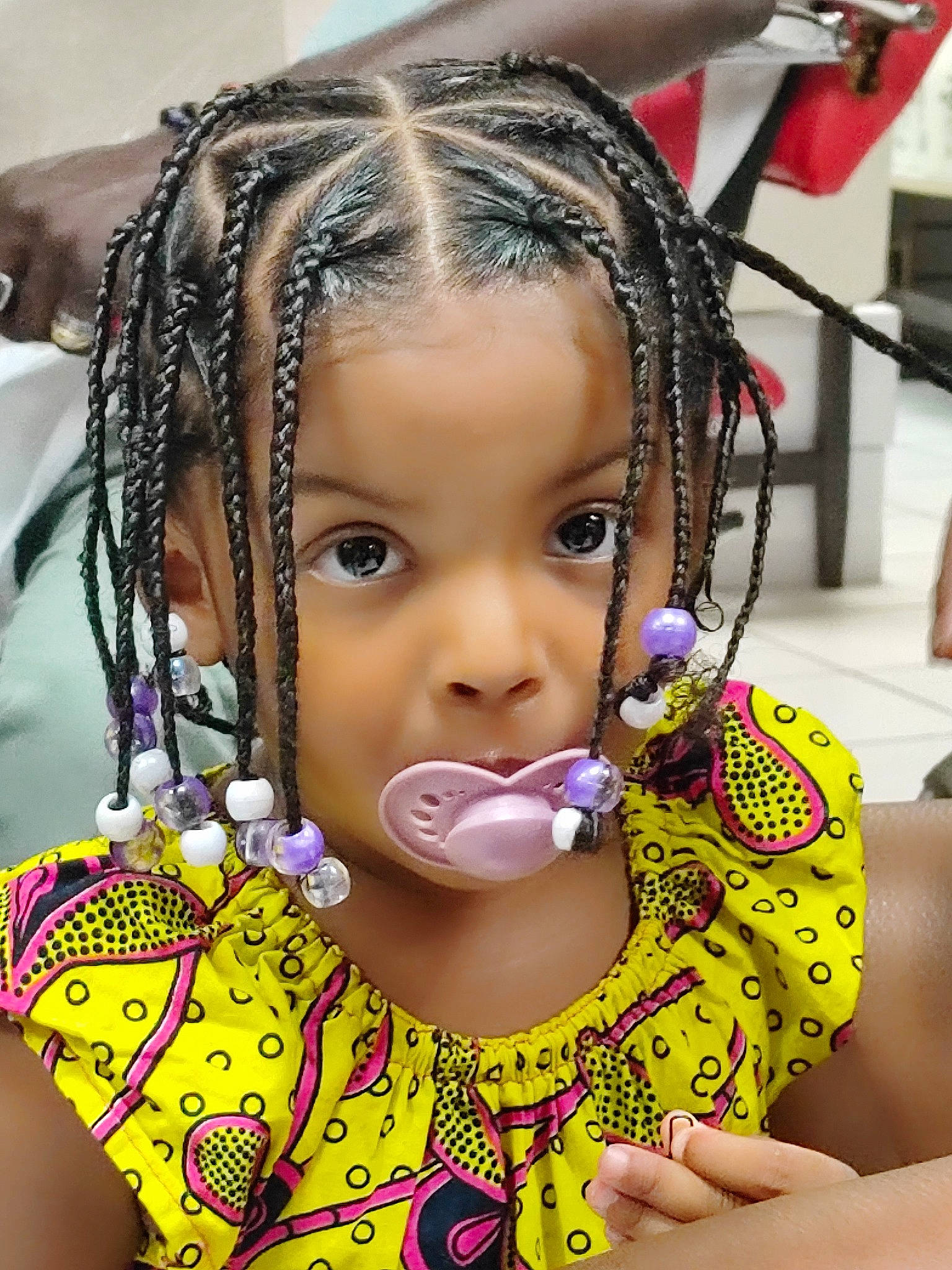 Wendy a rejoint le concours — aidez-le/la à gagner de superbes lots ! adaptation, audio_equipment, black_hair, cheek, child, chin, cornrows, dreadlocks, eye, eyebrow, eyelash, facial_expression, hairstyle, happy, iris, lip, neck, necklace, person, skin