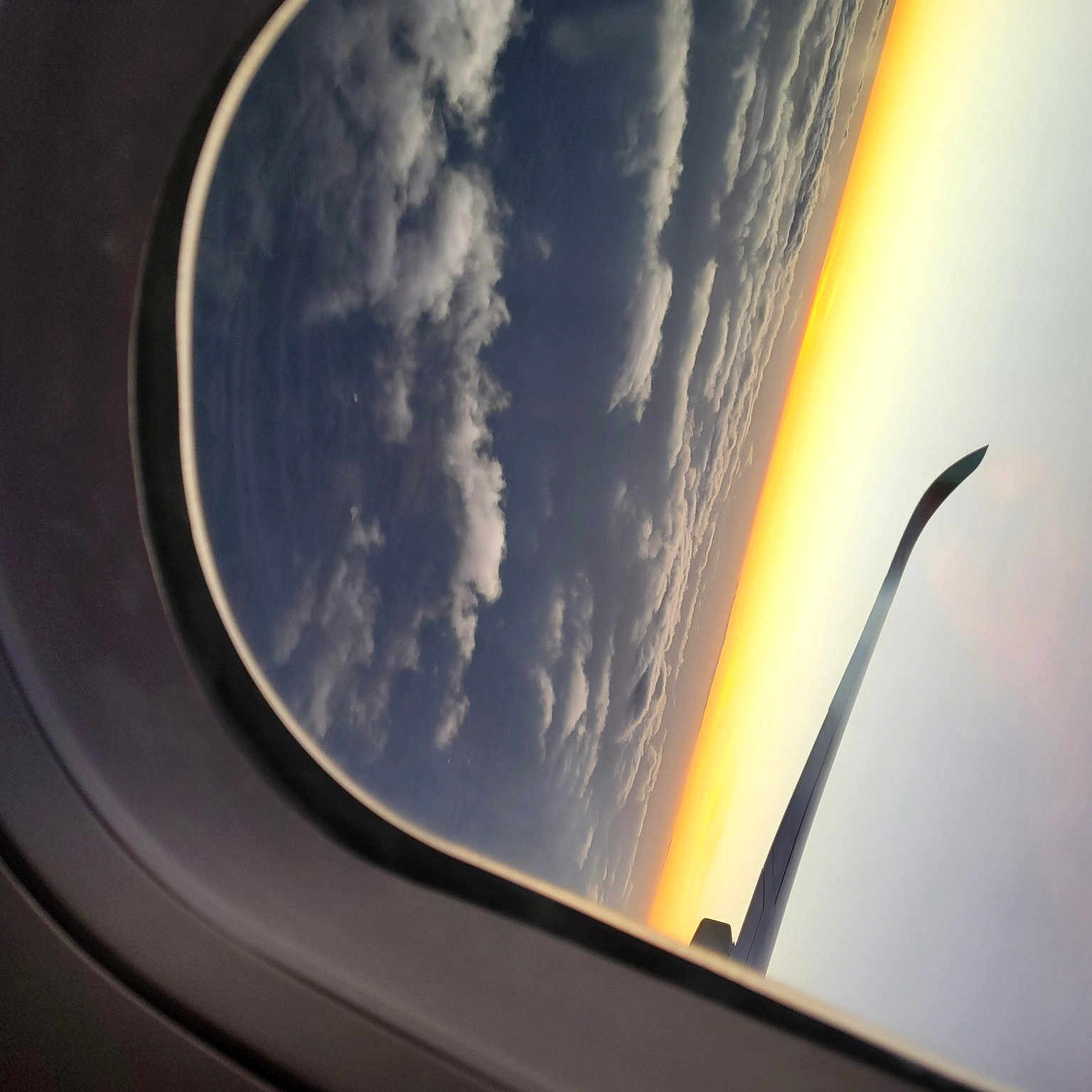 Sthella participe au concours pour gagner de l'argent avec cette photo : astronomical_object, atmosphere, atmospheric_phenomenon, automotive_lighting, automotive_tire, azure, circle, cloud, darkness, electric_blue, headlamp, hood, meteorological_phenomenon, rim, science, sky, space, tints_and_shades, tower, window