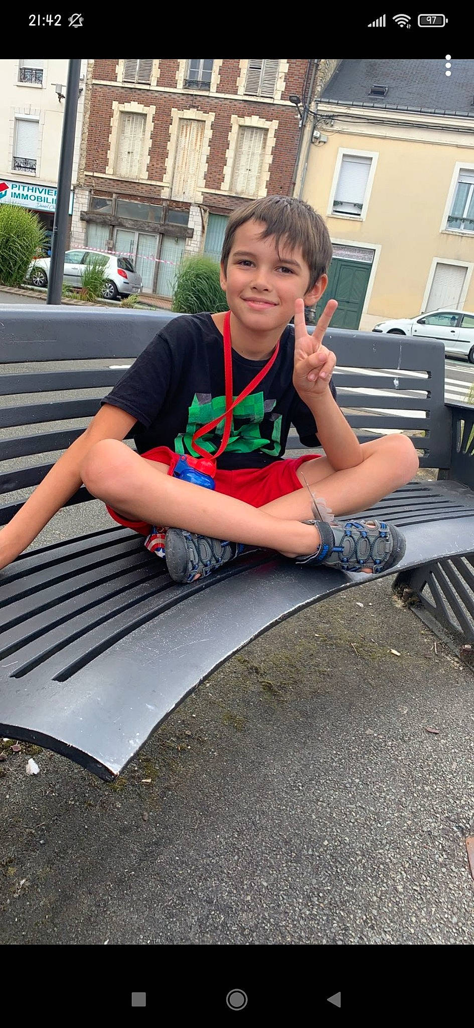 Ethan participe au concours pour gagner de l'argent avec cette photo : asphalt, automotive_exterior, bumper, cool, grass, happy, human_leg, joy, knee, leg, leisure, person, plant, shoe, shorts, shoulder, smile, sneakers, street_fashion, t_shirt