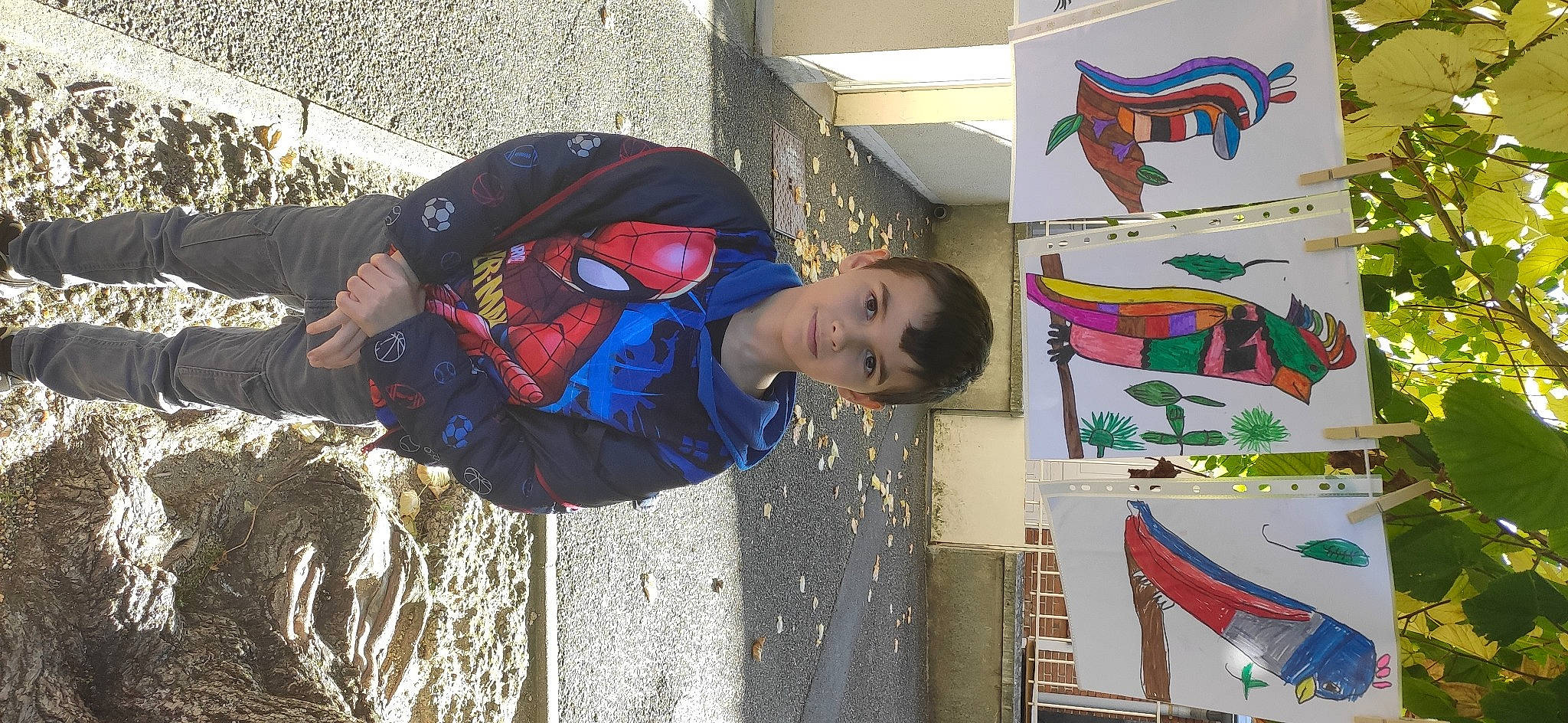 Ethan participe au concours pour gagner de l'argent avec cette photo : adaptation, art, carmine, child, electric_blue, fun, hat, leisure, person, personal_protective_equipment, plant, recreation, red, textile, toddler, tourism, travel, tree, vacation, wall