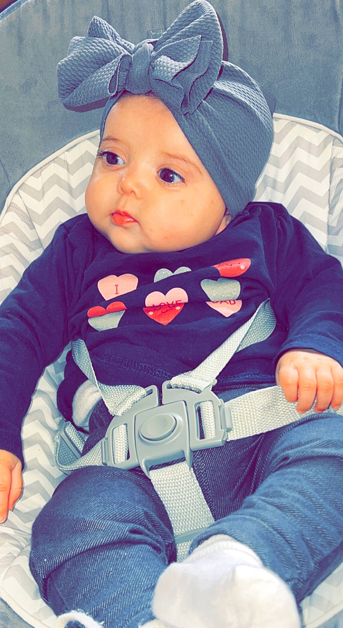 Mencía a rejoint le concours — aidez-le/la à gagner de superbes lots ! arm, baby, baby_toddler_clothing, cap, cheek, child, comfort, cool, electric_blue, eye, face, head, headwear, human_body, organ, outerwear, person, skin, sleeve, textile