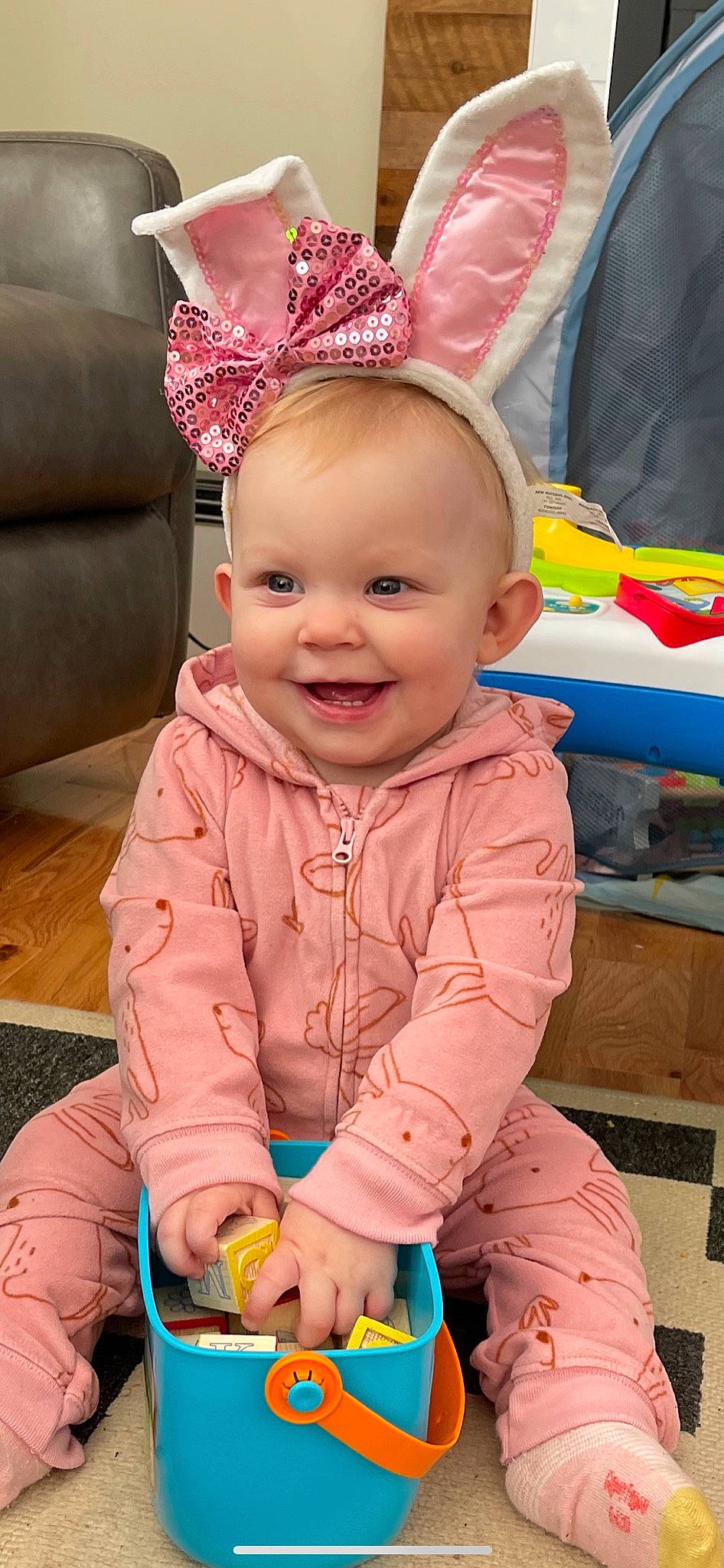 Madysson a rejoint le concours — aidez-le/la à gagner de superbes lots ! baby, baby_toddler_clothing, cheek, eye, face, facial_expression, fun, green, happy, head, joy, organ, person, pink, product, purple, red, skin, smile, textile