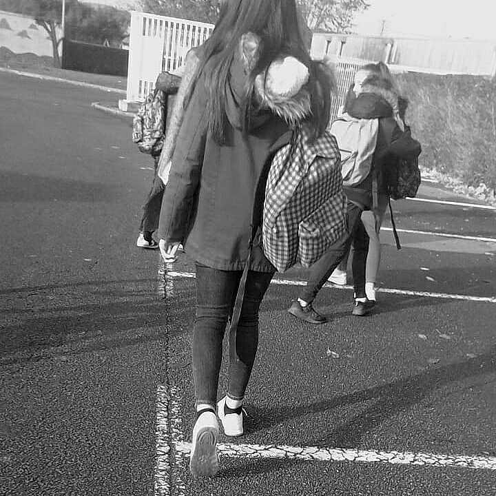 Lilia a rejoint le concours — aidez-le/la à gagner de superbes lots ! black, black_and_white, car, footwear, girl, human, infrastructure, leg, mammal, monochrome, monochrome_photography, photograph, photography, road, shoe, snapshot, standing, street, walking, white