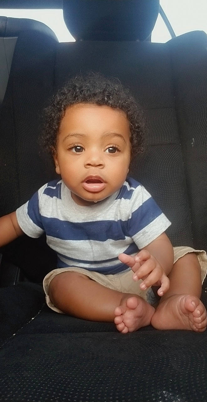 Se'Maj is registered to the contest to win money with this photo: baby_toddler_clothing, cheek, chin, eye, facial_expression, flash_photography, hair, hairstyle, hand, head, human, human_body, iris, lip, mouth, nose, person, shoulder, skin, sleeve